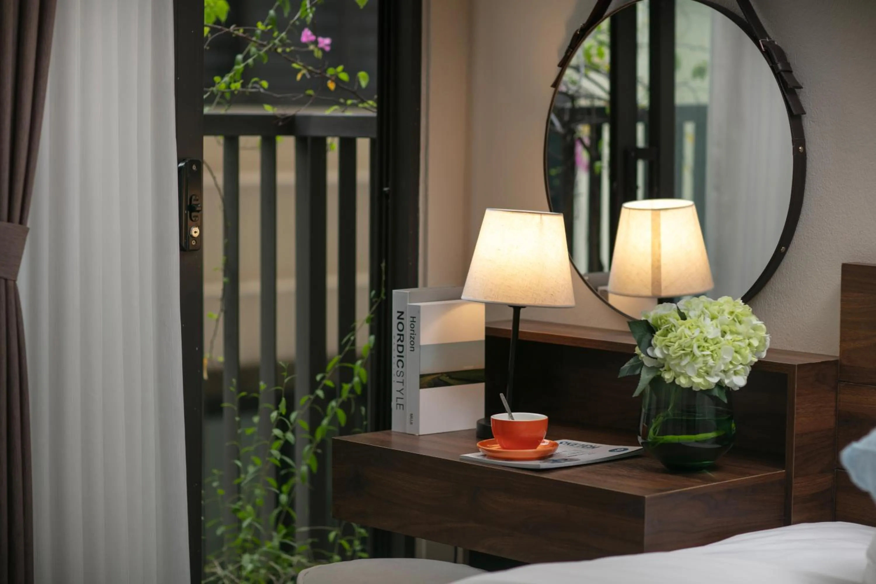 HB Serviced Apartment - Lạc Long Quân