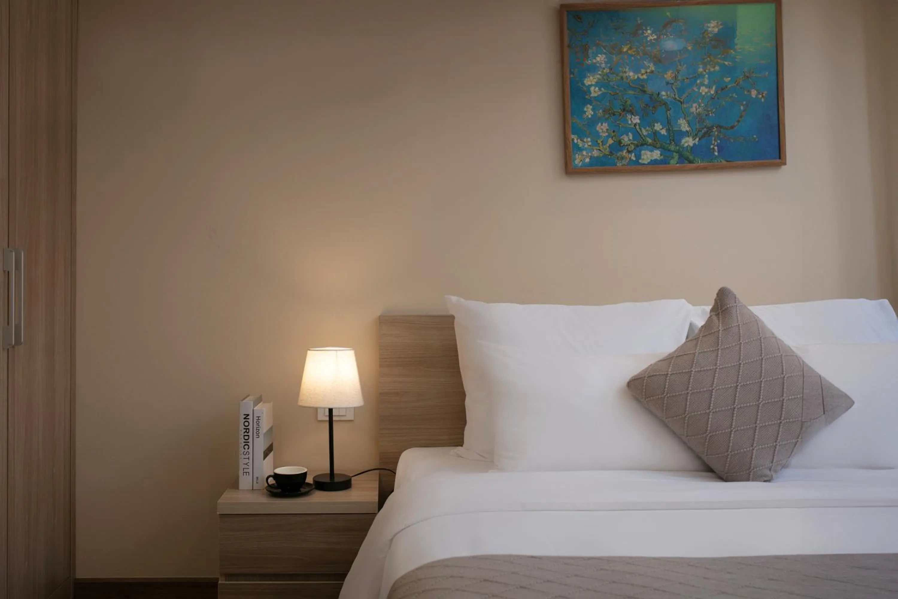 Bed in HB Serviced Apartment - Lạc Long Quân