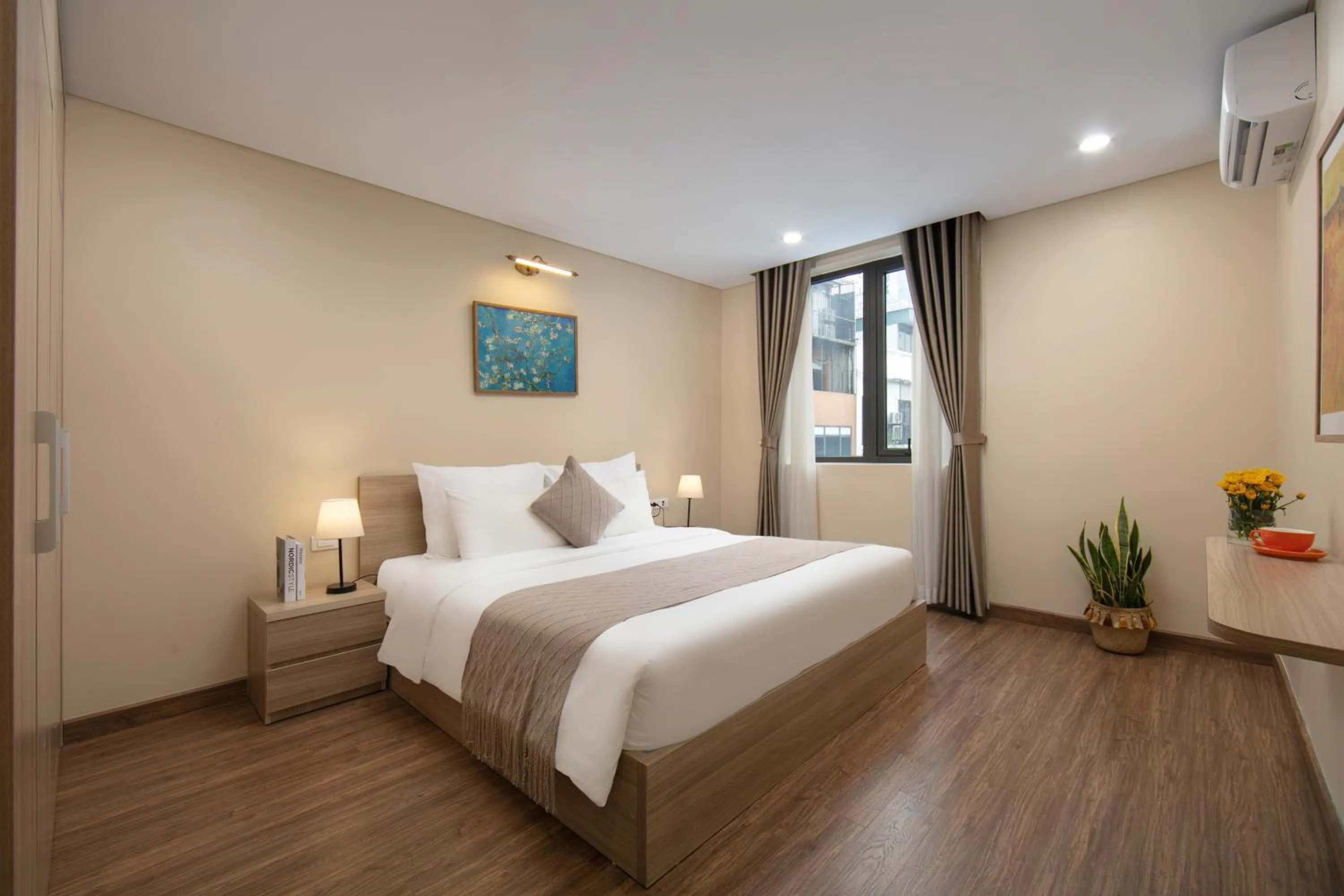 Bed in HB Serviced Apartment - Lạc Long Quân