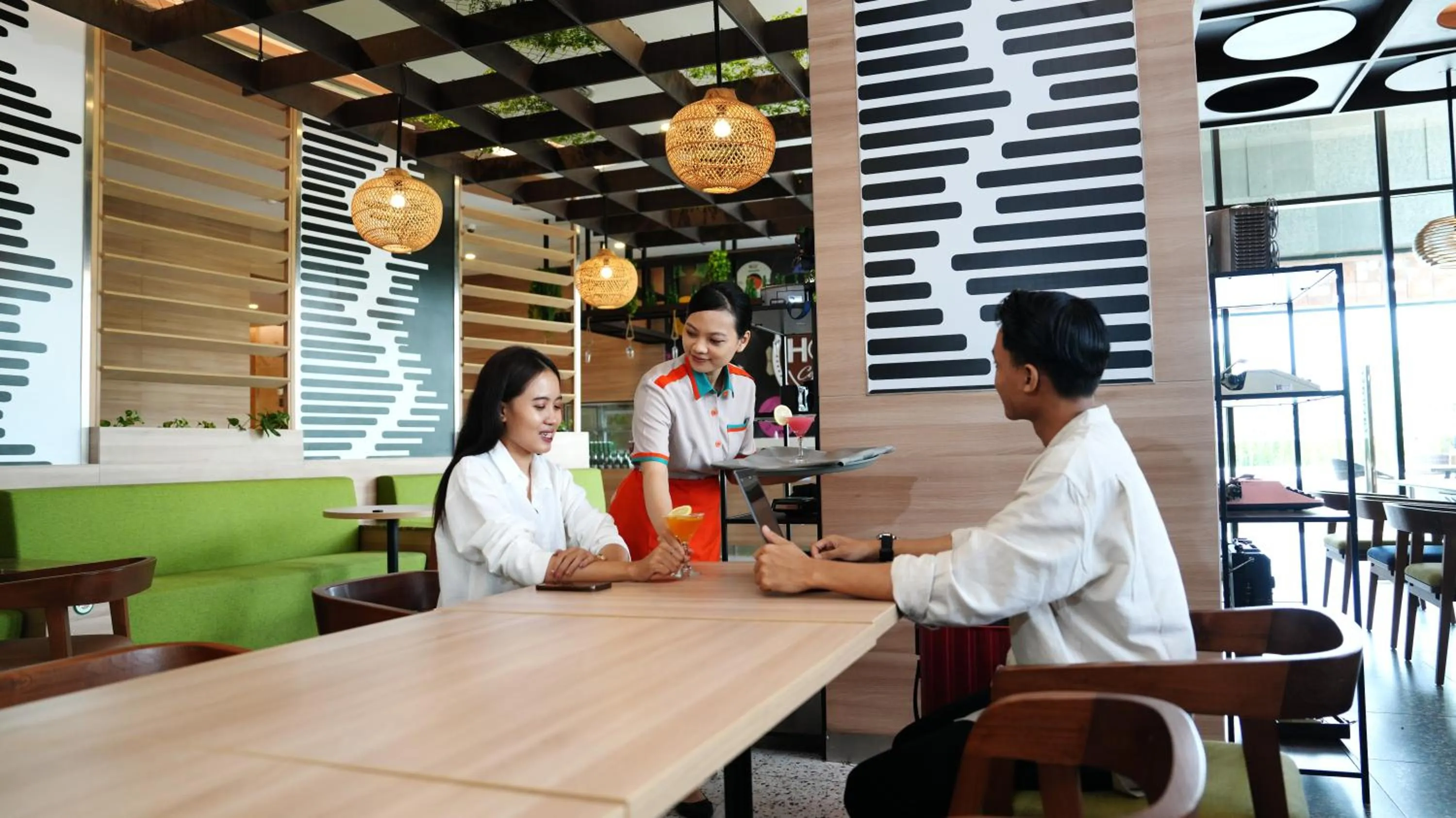 Restaurant/places to eat in Hotel Metland Smara Kertajati