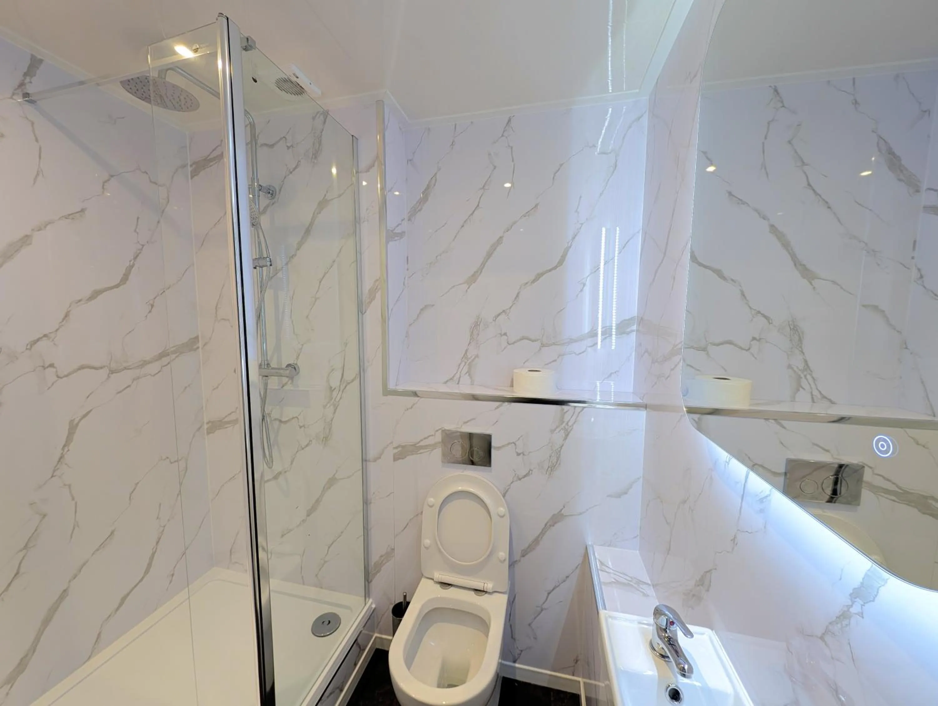 Shower in Hotel Express Newcastle Gateshead