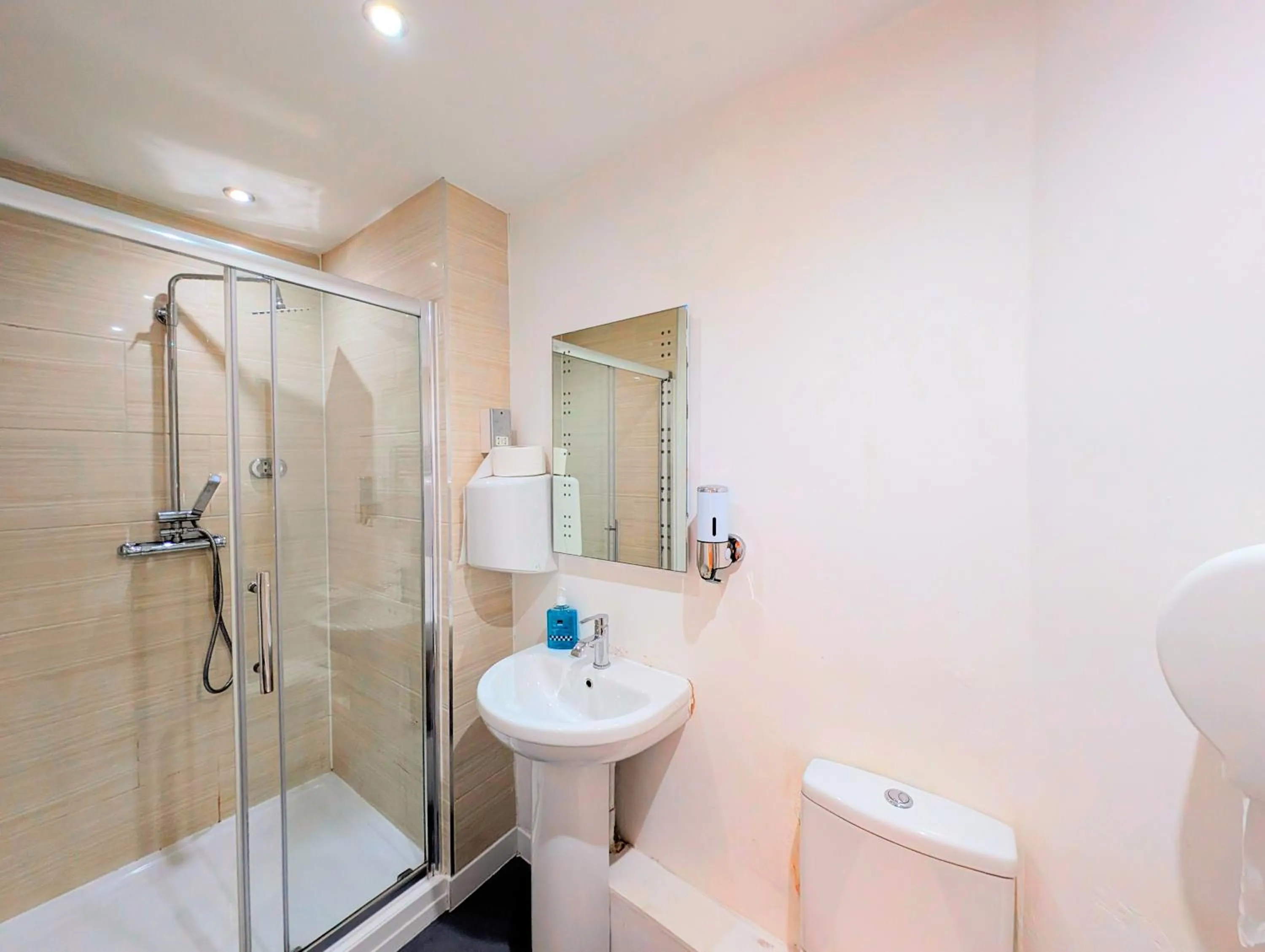 Bathroom in Hotel Express Newcastle Gateshead