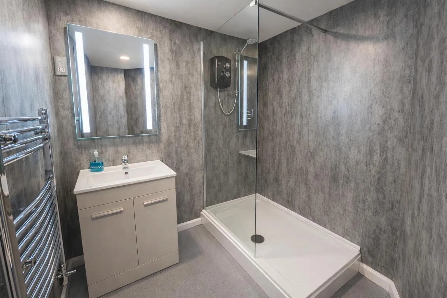 Shower in Hotel Express Newcastle Gateshead