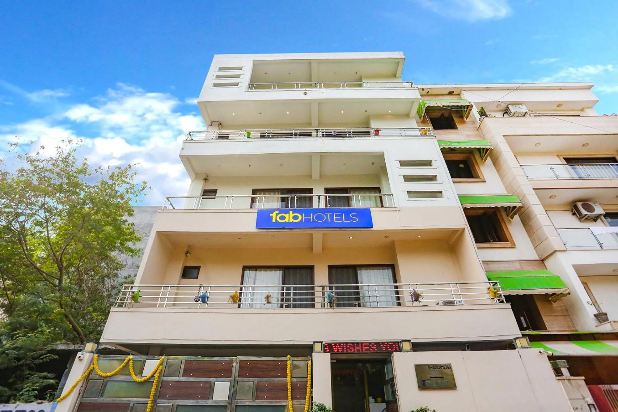 FabExpress Novel Suites - Nr Yashobhoomi Convention Centre