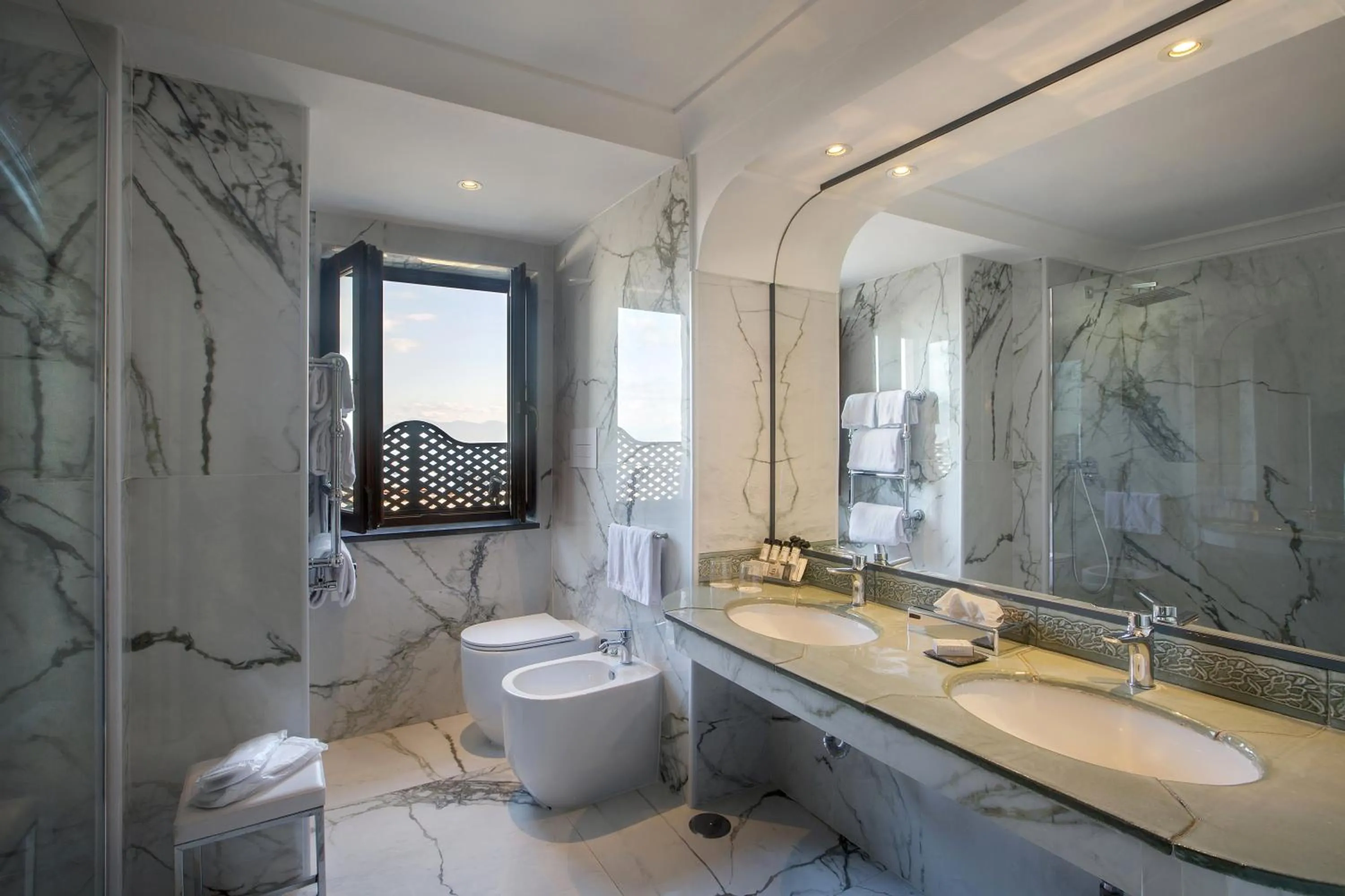 Bathroom in San Francesco al Monte