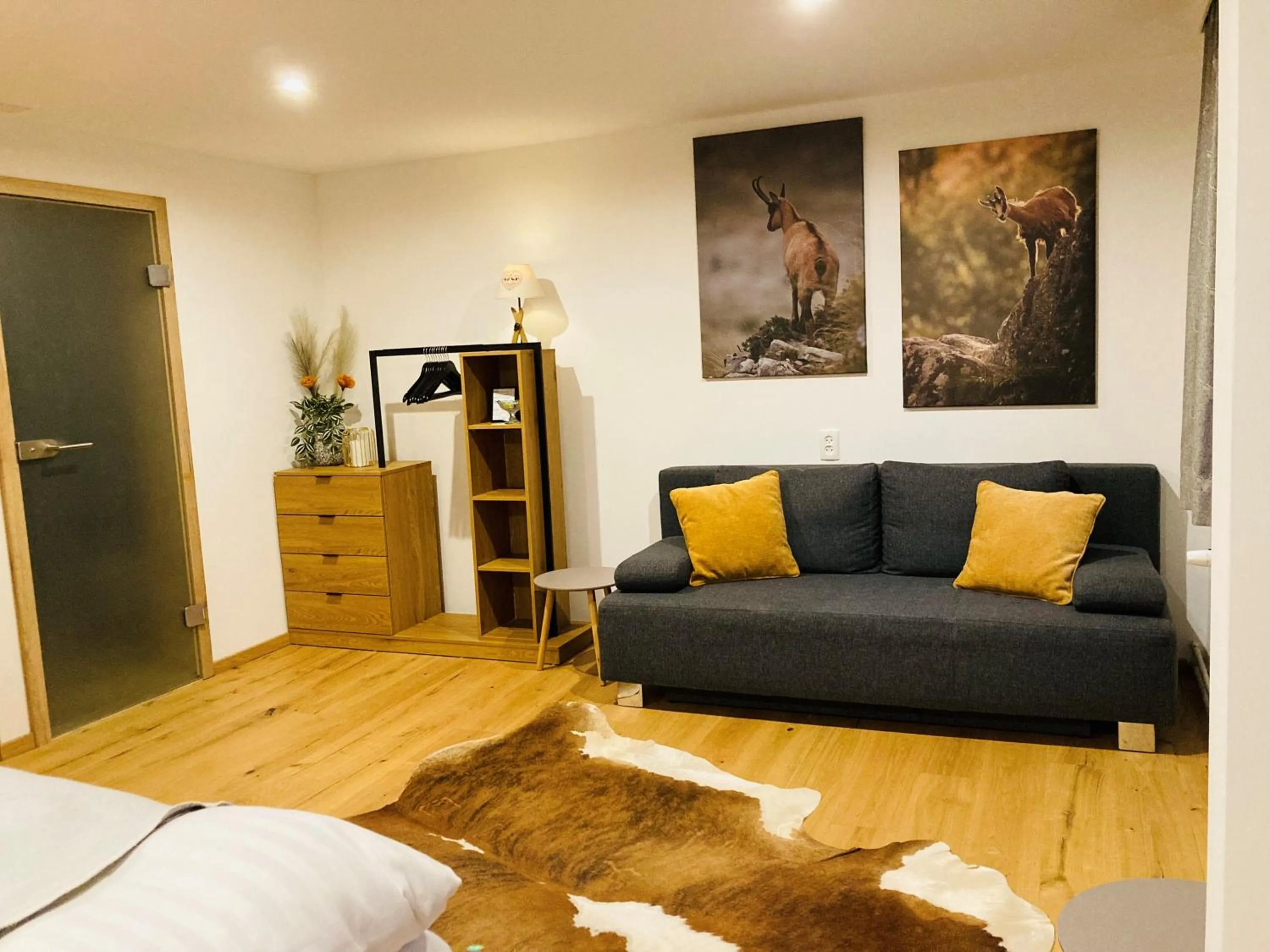 Living room, Bed in Haus Standlgut Rauris -- incl Sommercard