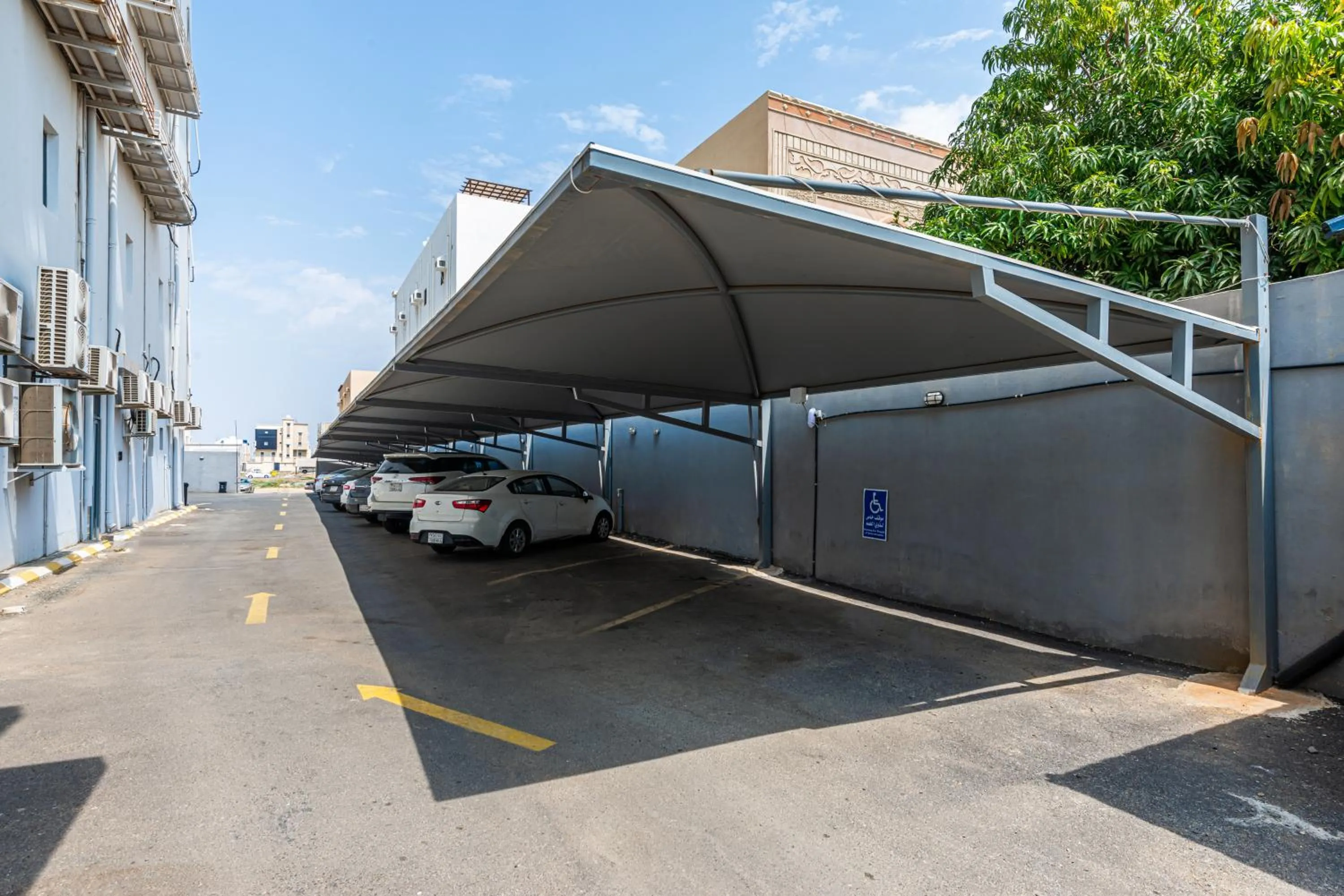 Parking in Garden Millennium Hotel