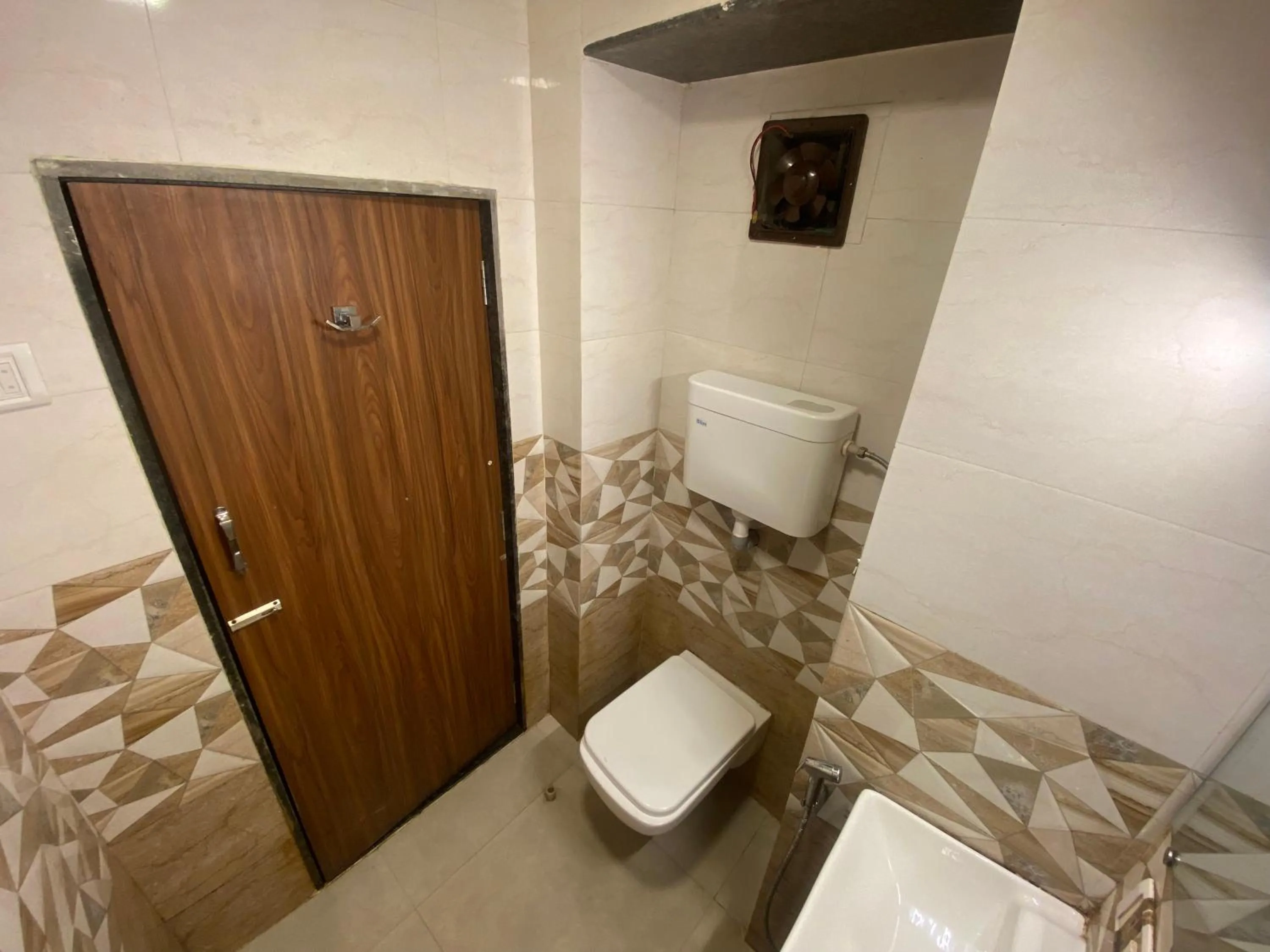 Bathroom in Hotel Jodiya - Near CST