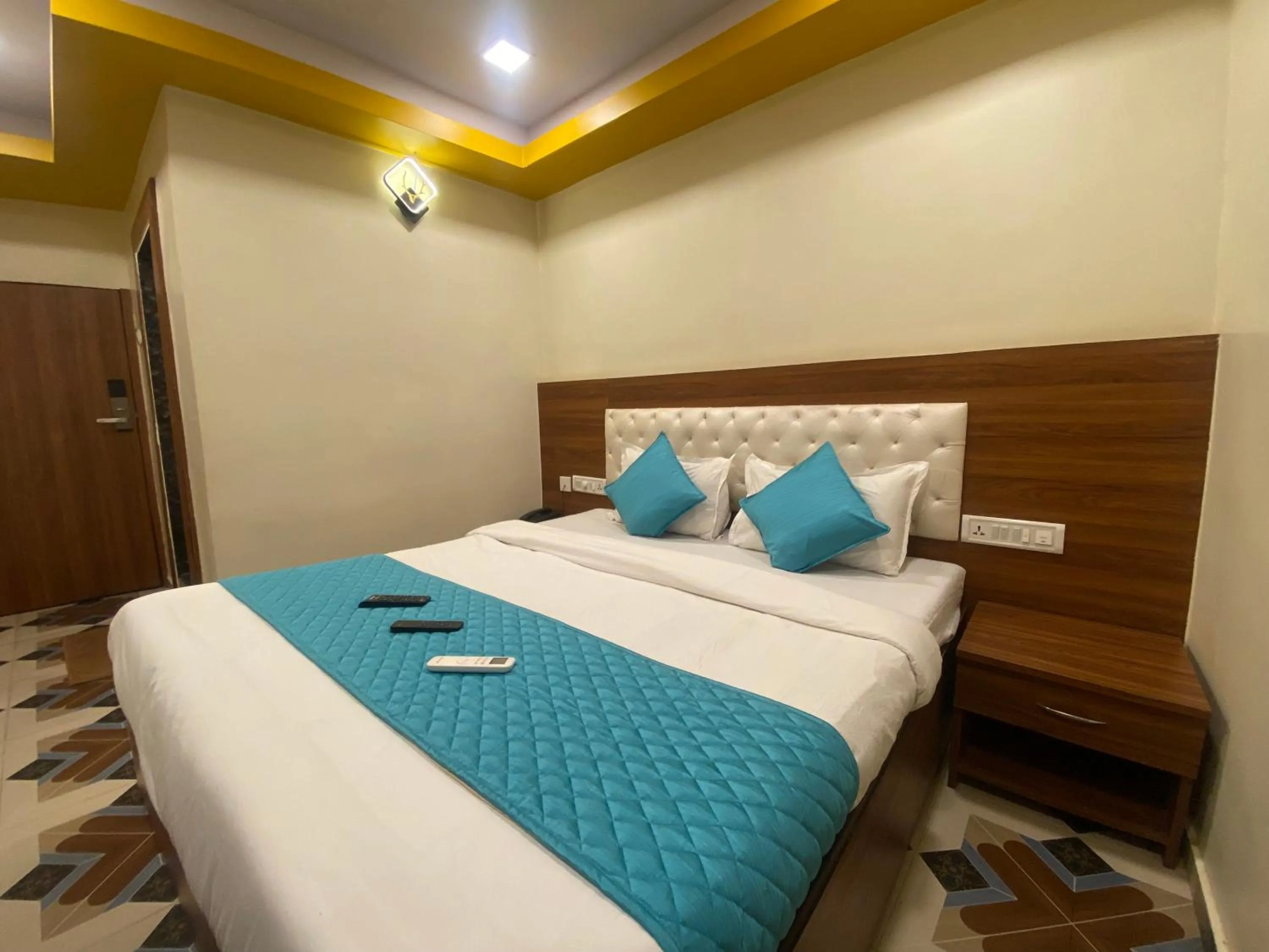 Bedroom, Bed in Hotel Jodiya - Near CST