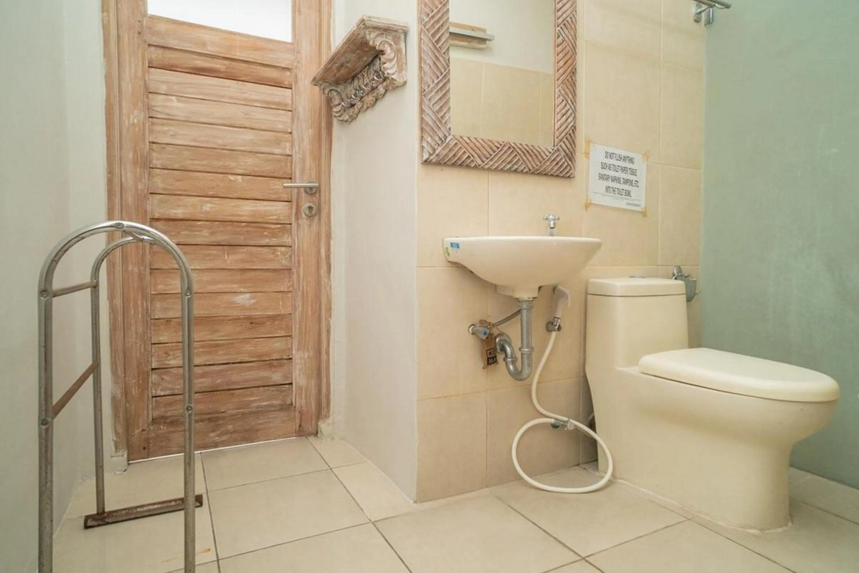 Bathroom in Urbanview Hotel Wayan Mansion