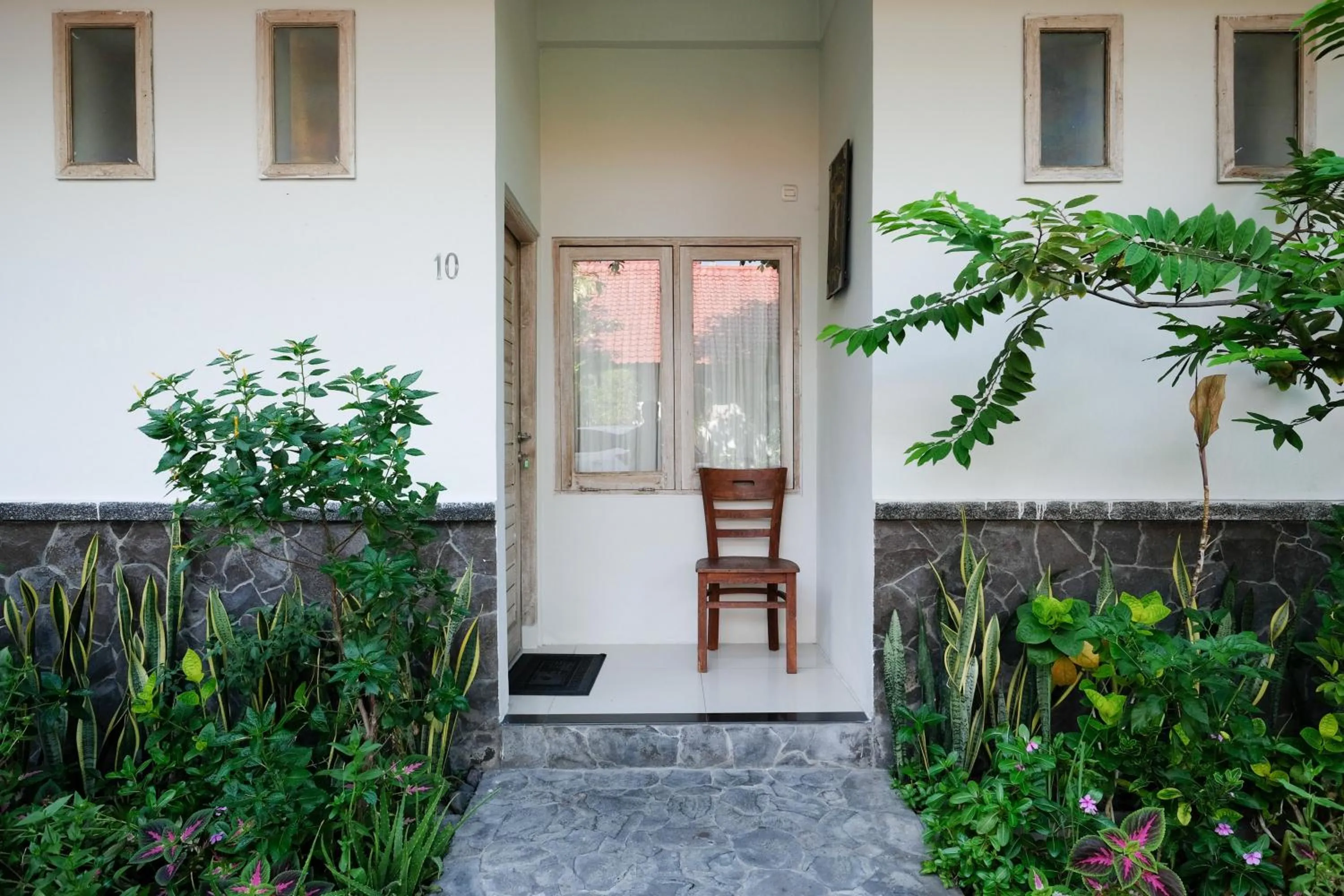 Property building in Urbanview Hotel Wayan Mansion