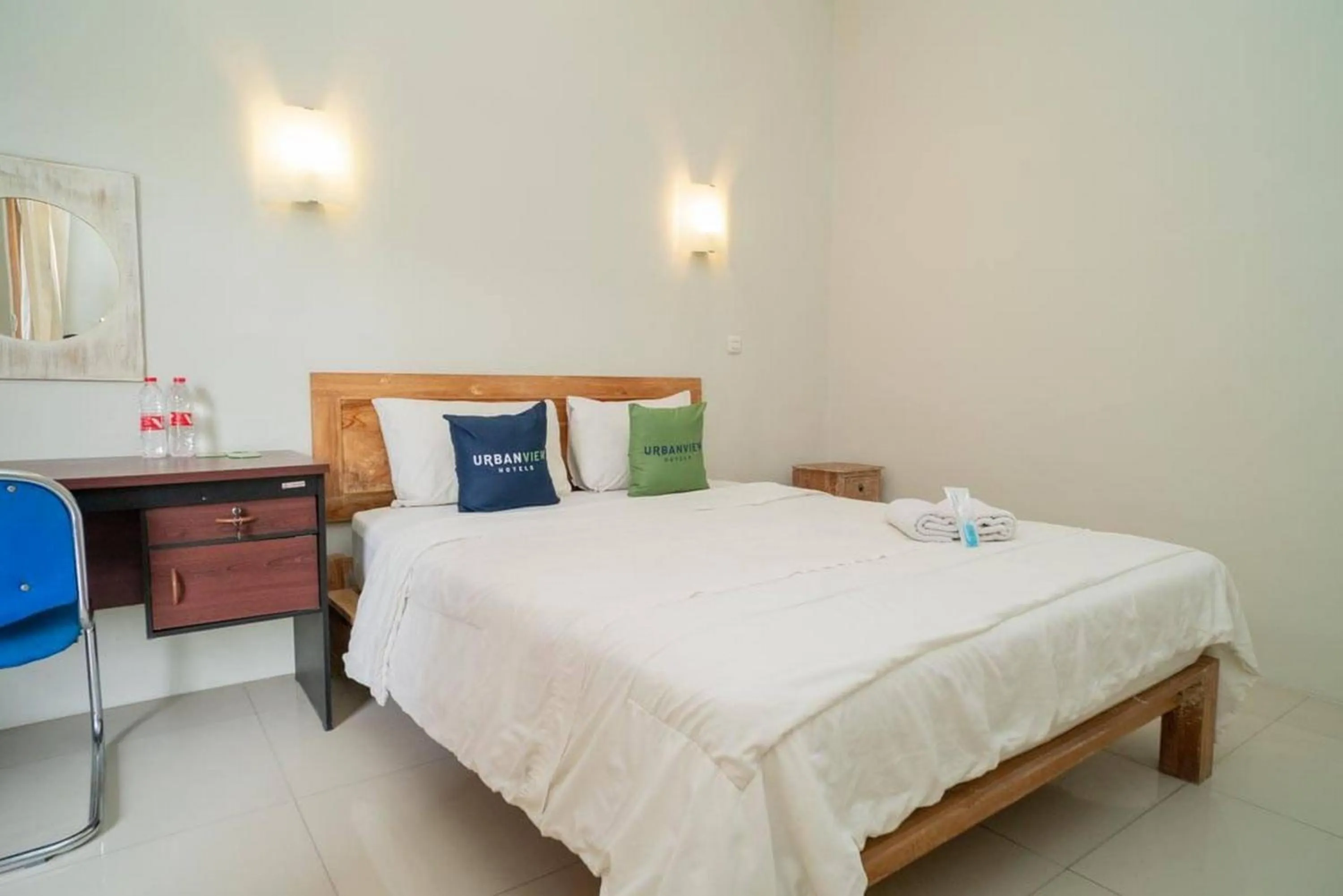 Bedroom, Bed in Urbanview Hotel Wayan Mansion