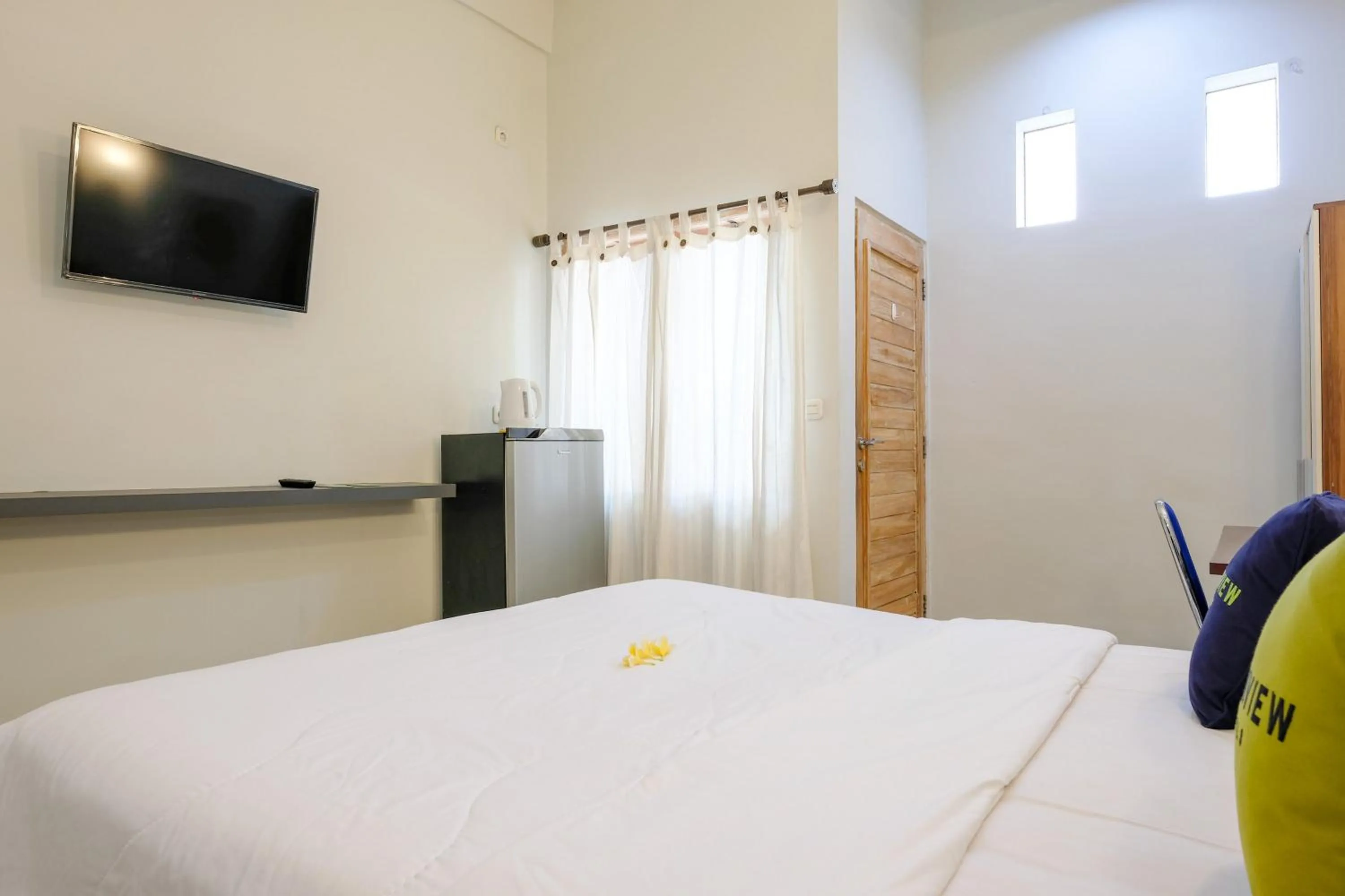 Bedroom, Bed in Urbanview Hotel Wayan Mansion