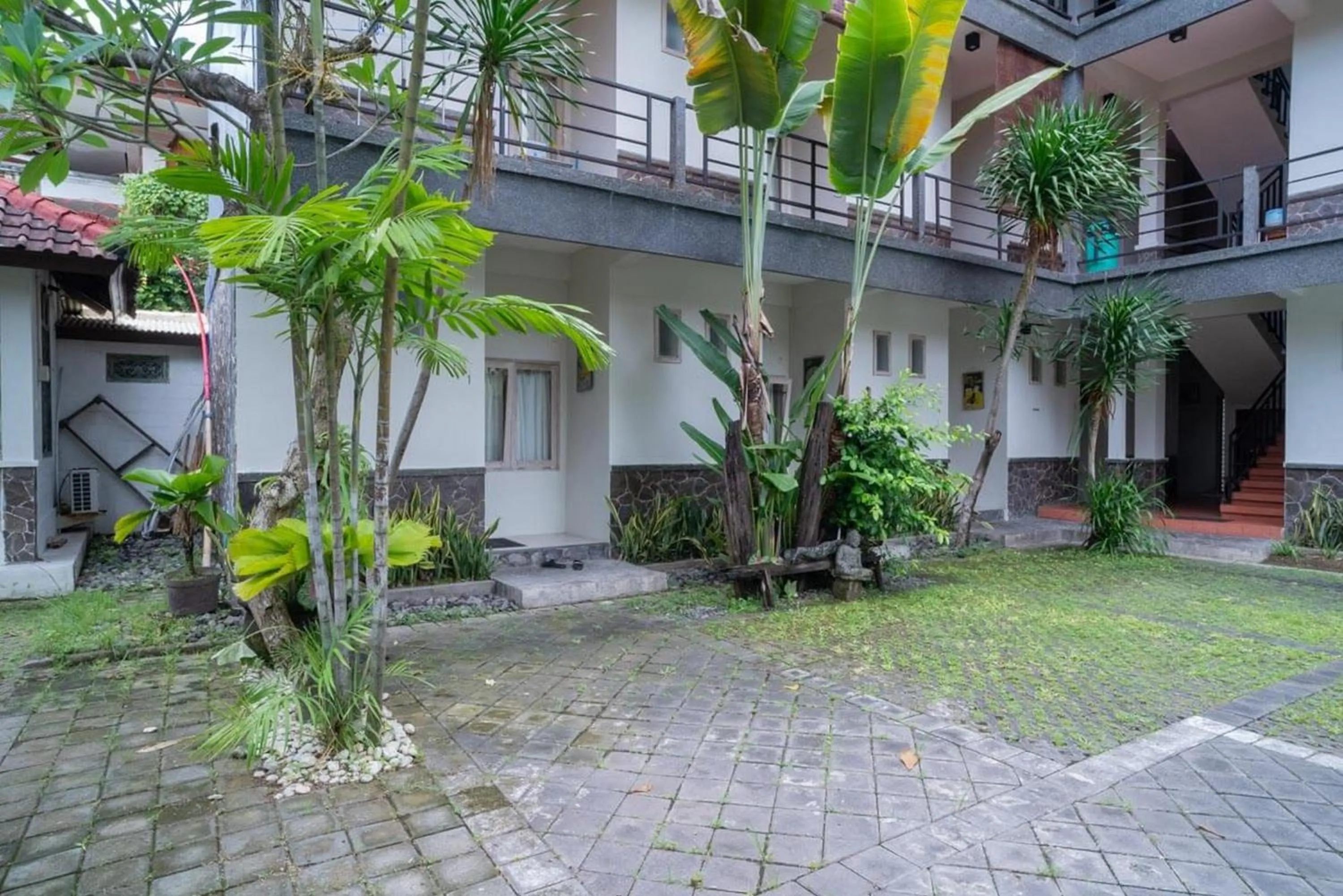Property building in Urbanview Hotel Wayan Mansion