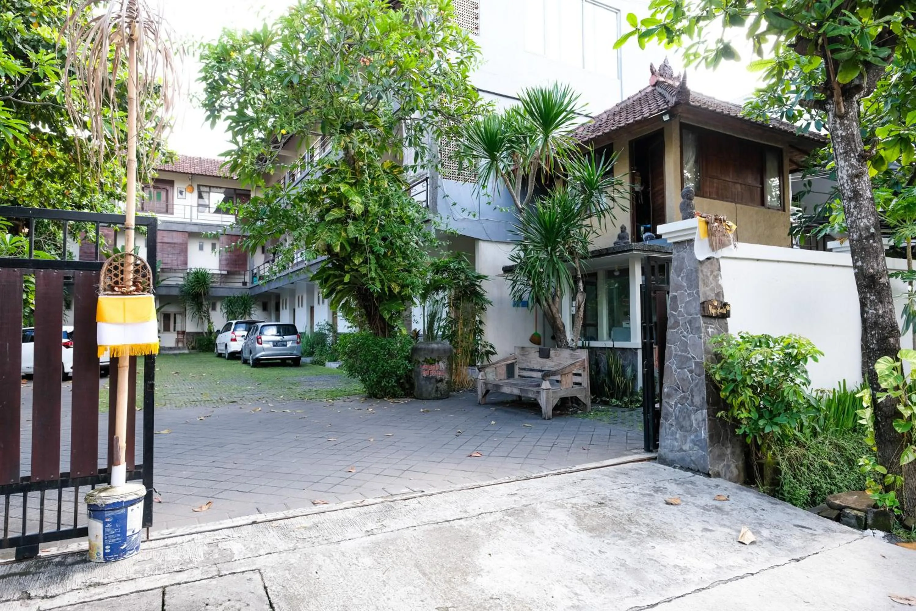 Facade/entrance in Urbanview Hotel Wayan Mansion