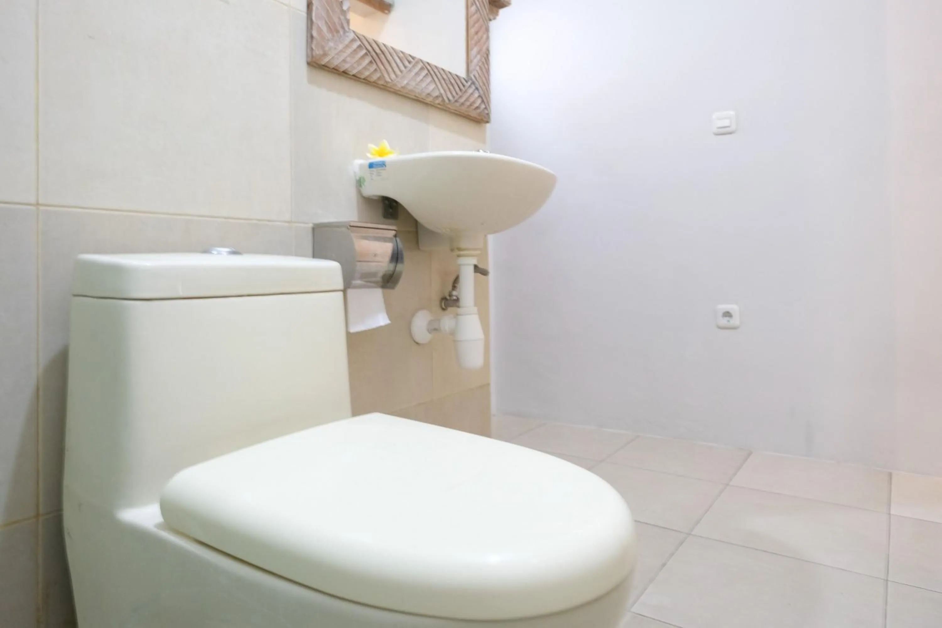 Bathroom in Urbanview Hotel Wayan Mansion