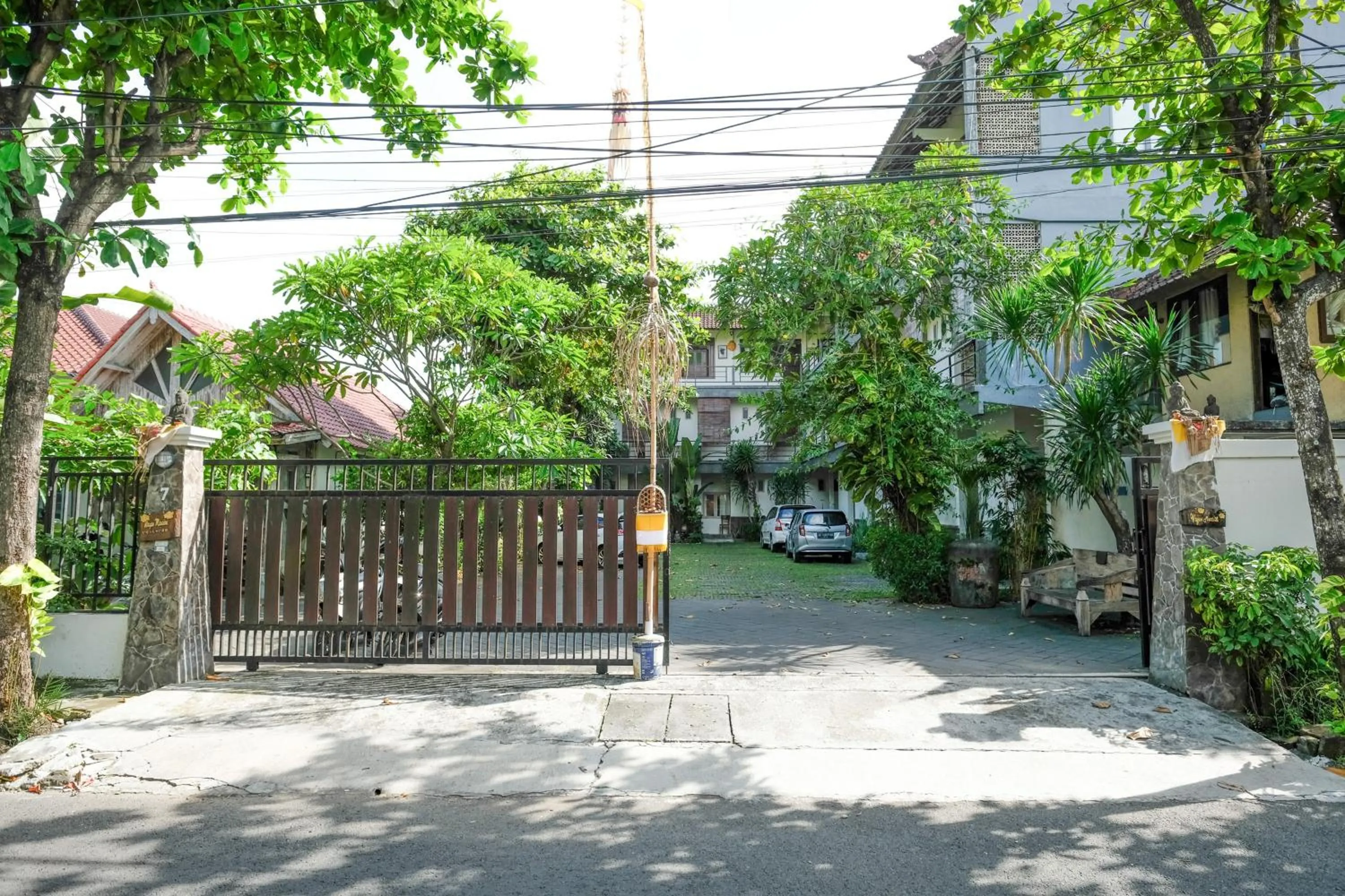 Facade/entrance in Urbanview Hotel Wayan Mansion