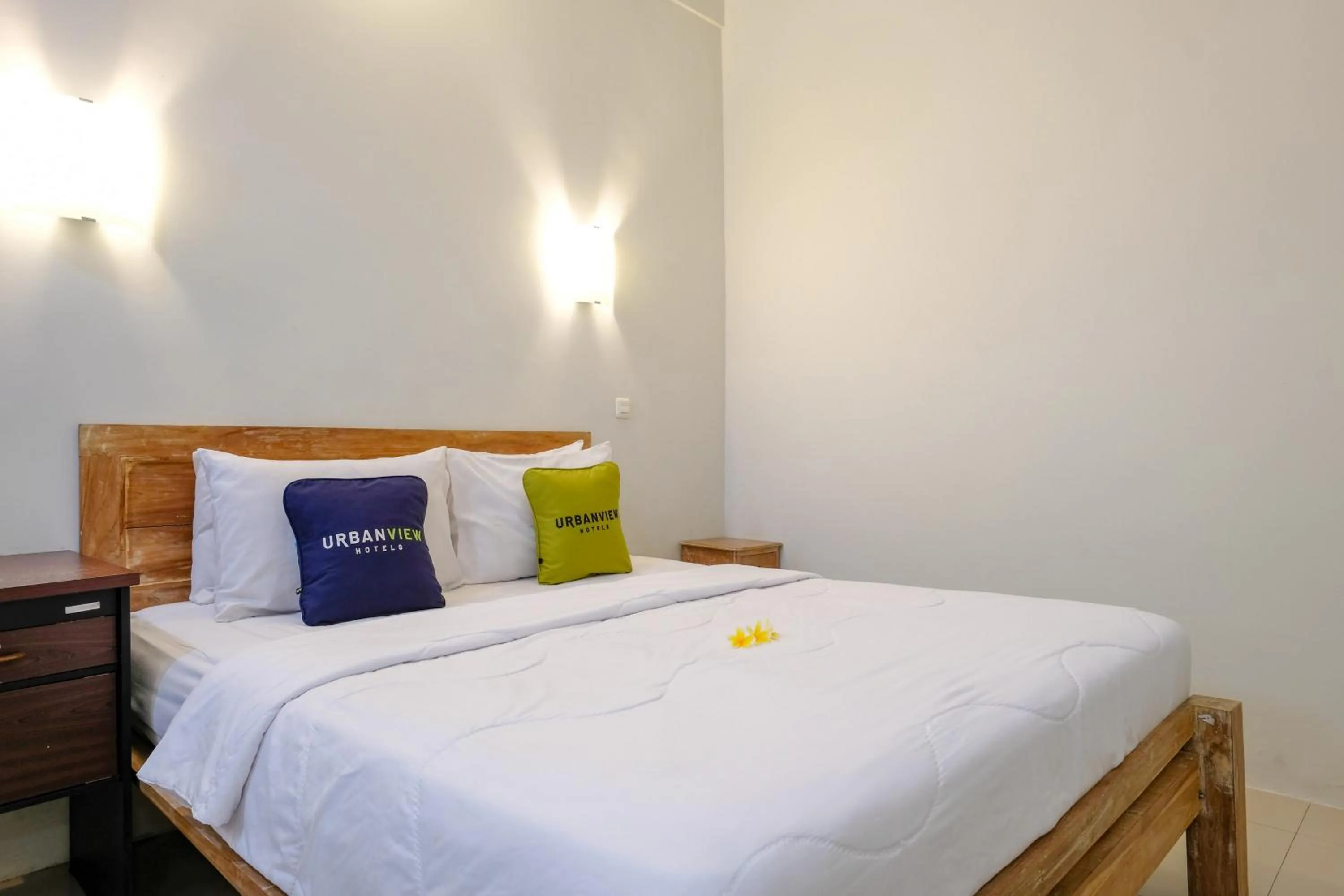 Bedroom, Bed in Urbanview Hotel Wayan Mansion