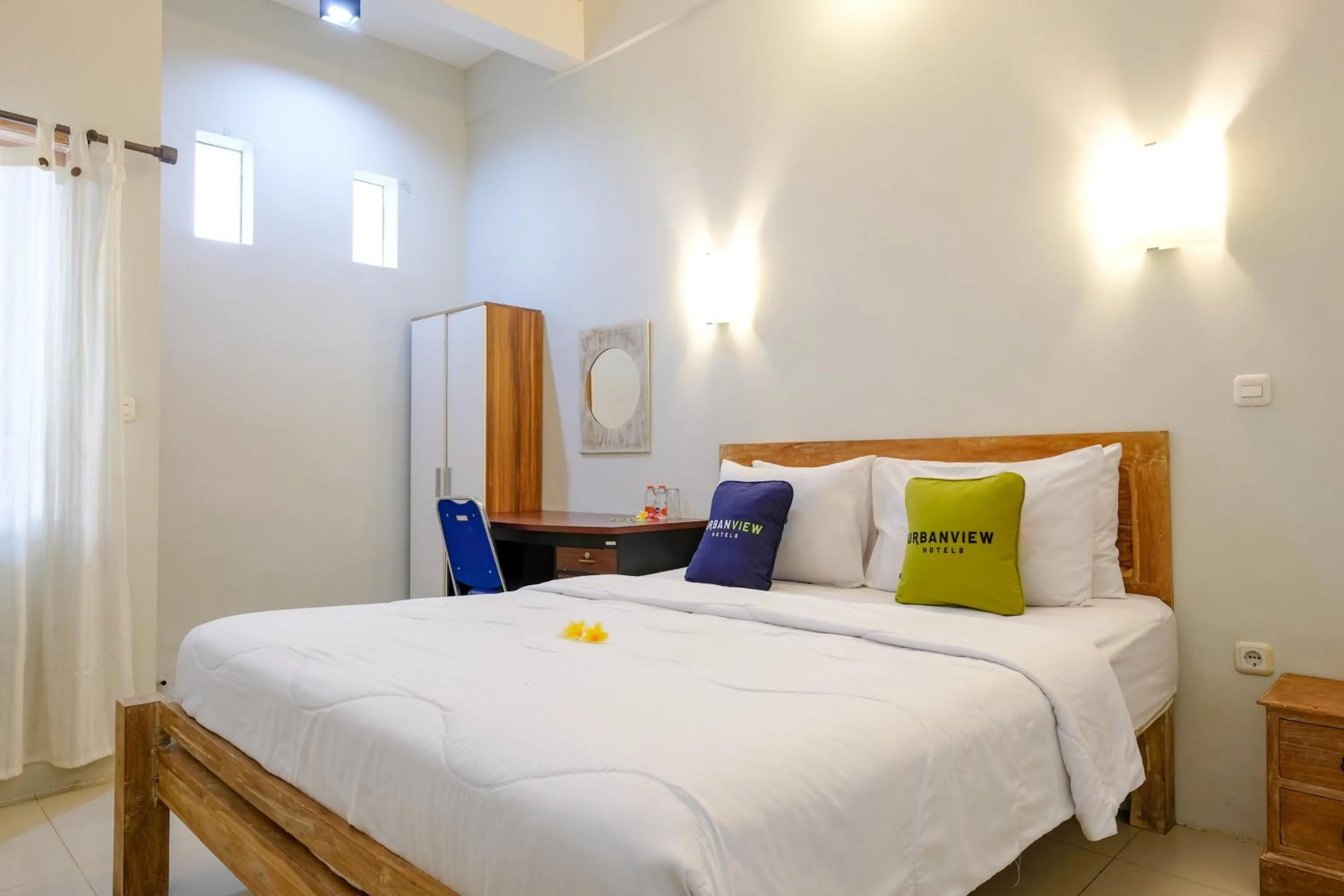 Bedroom, Bed in Urbanview Hotel Wayan Mansion