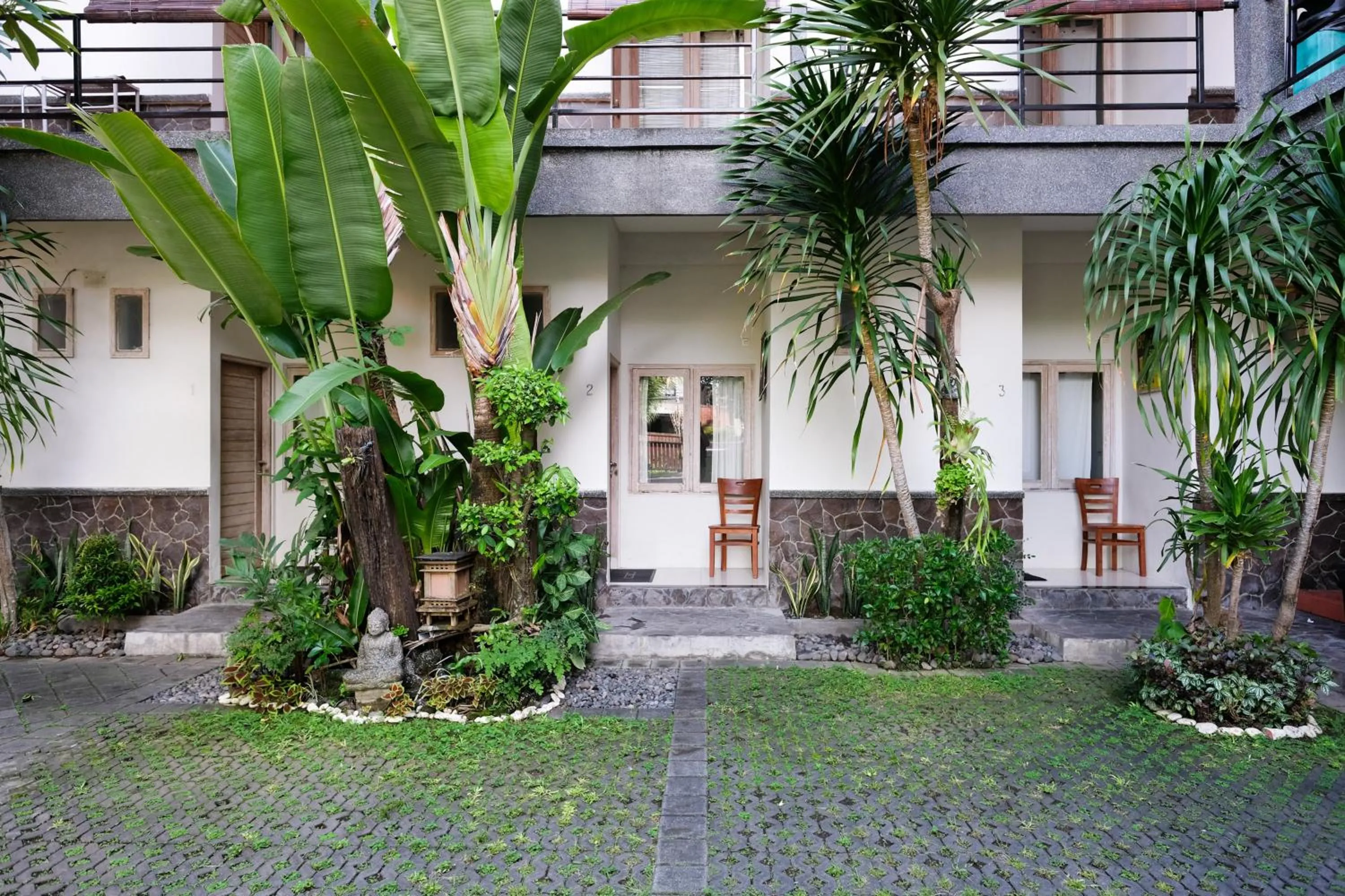 Property building in Urbanview Hotel Wayan Mansion