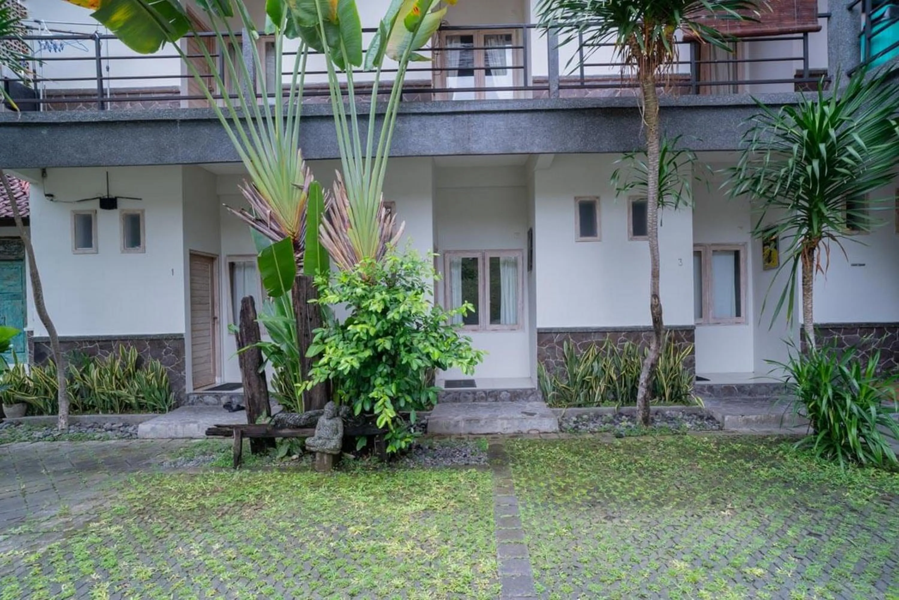 Property building in Urbanview Hotel Wayan Mansion