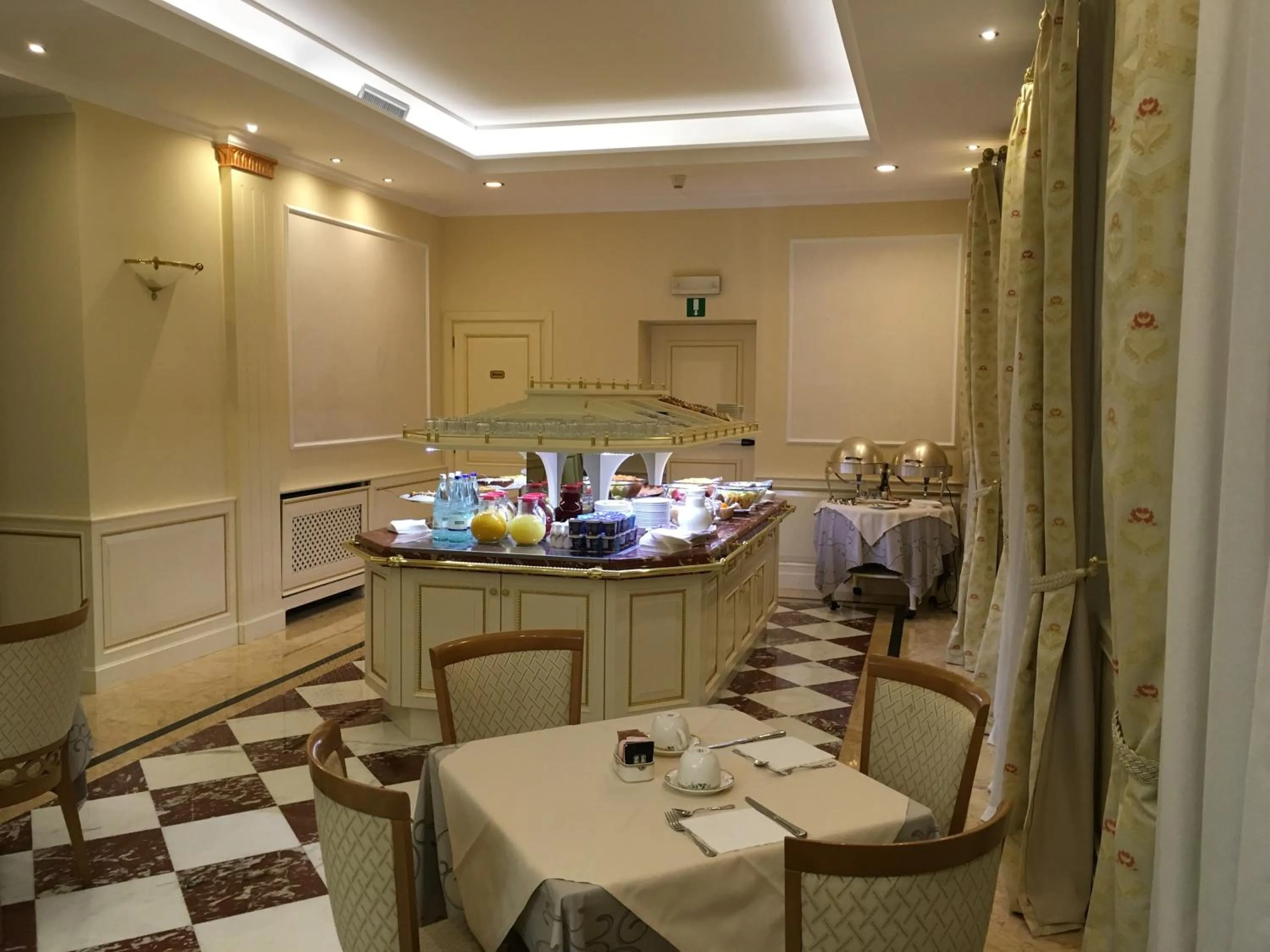 Breakfast in Andreola Central Hotel