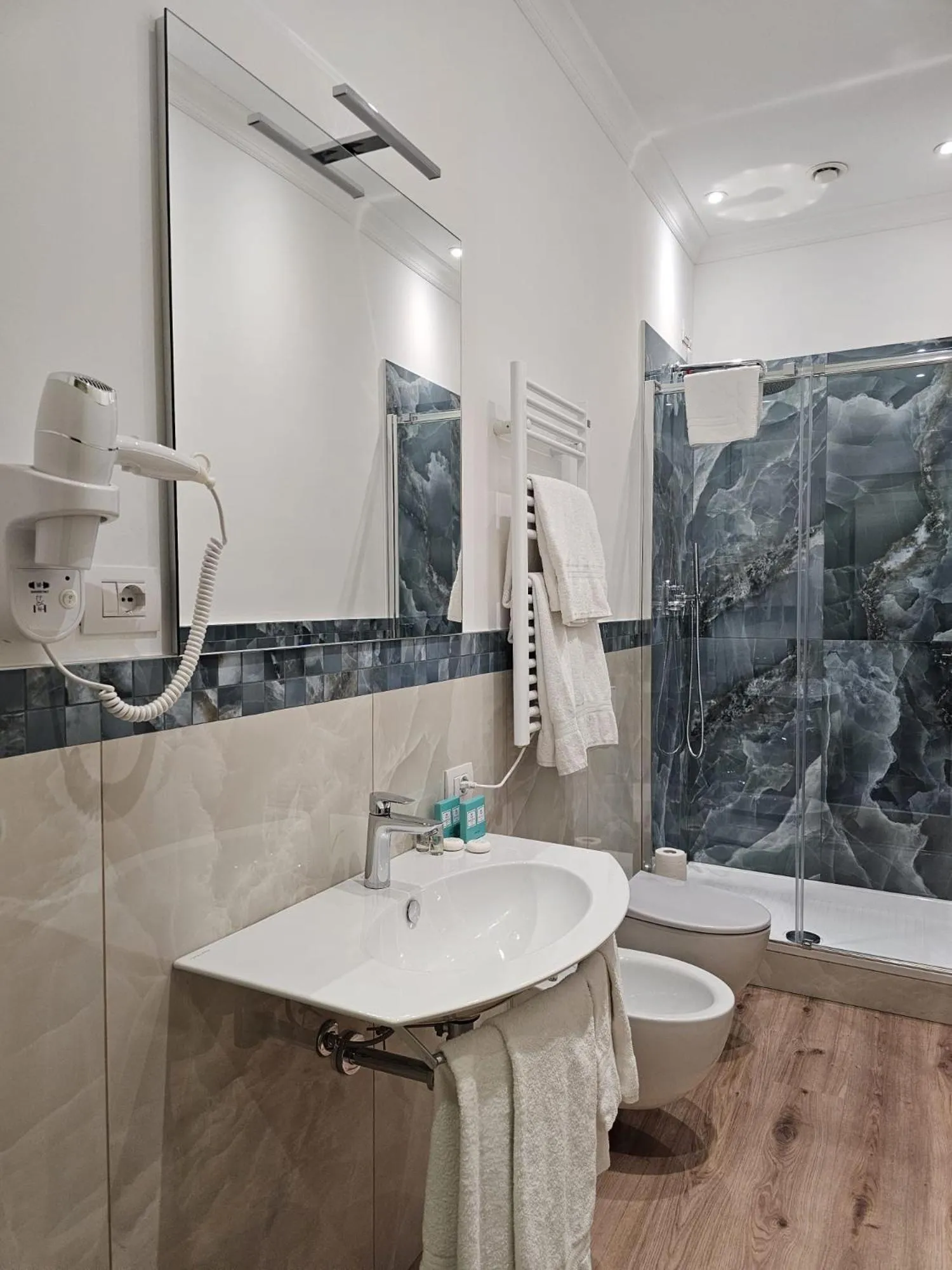 Shower in Andreola Central Hotel