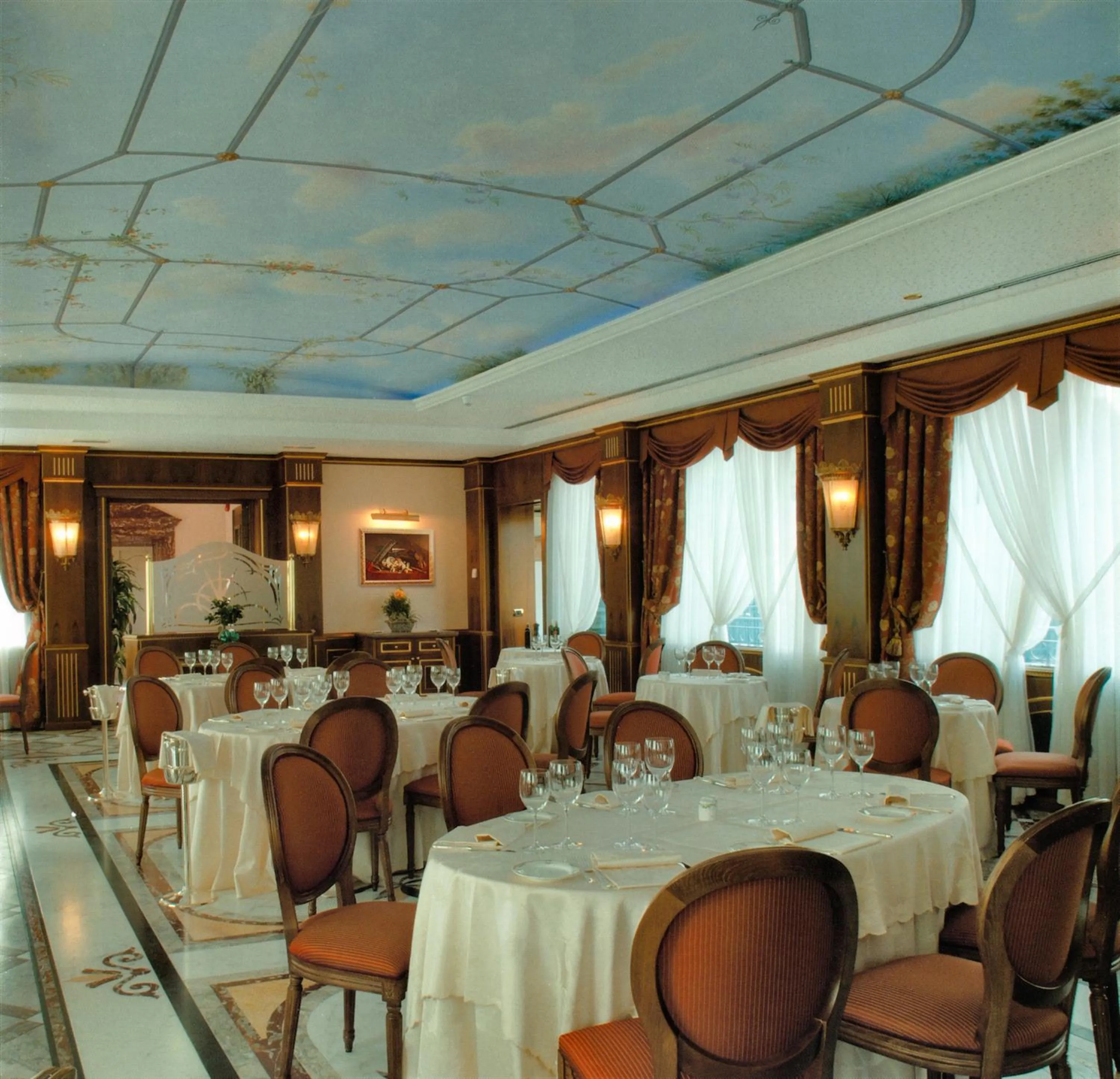 Restaurant/places to eat in Andreola Central Hotel