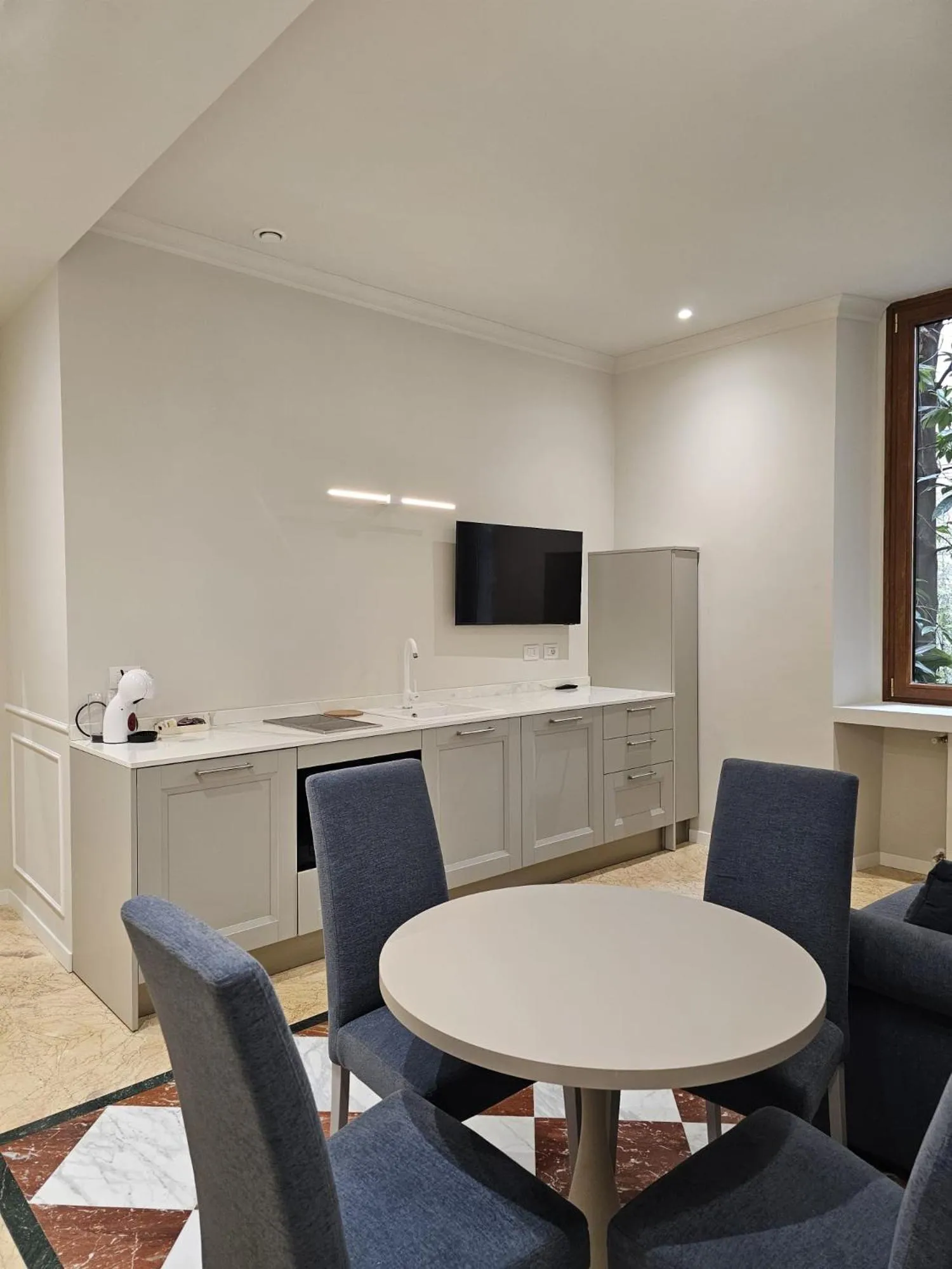 TV and multimedia in Andreola Central Hotel