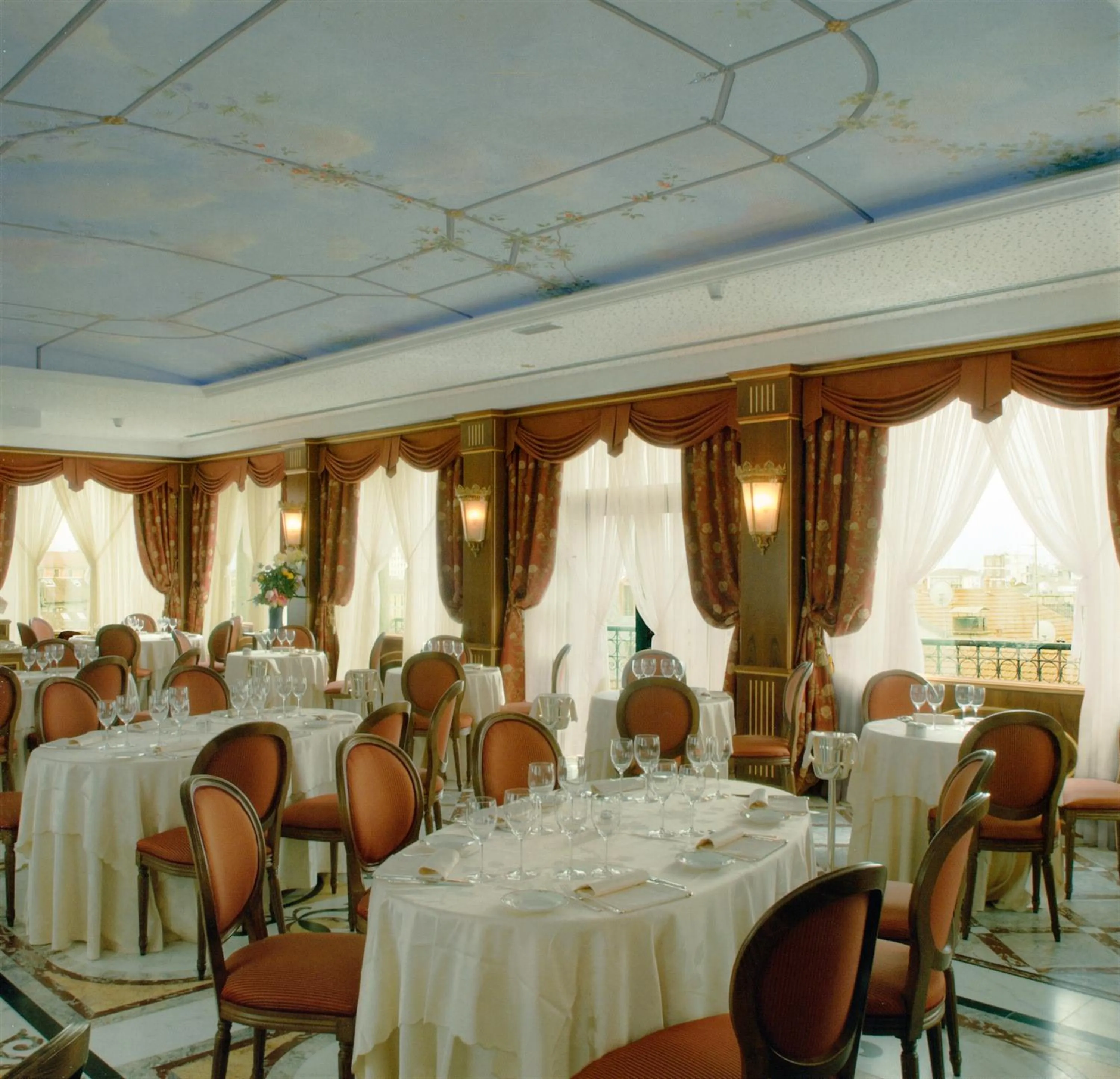 Restaurant/places to eat in Andreola Central Hotel