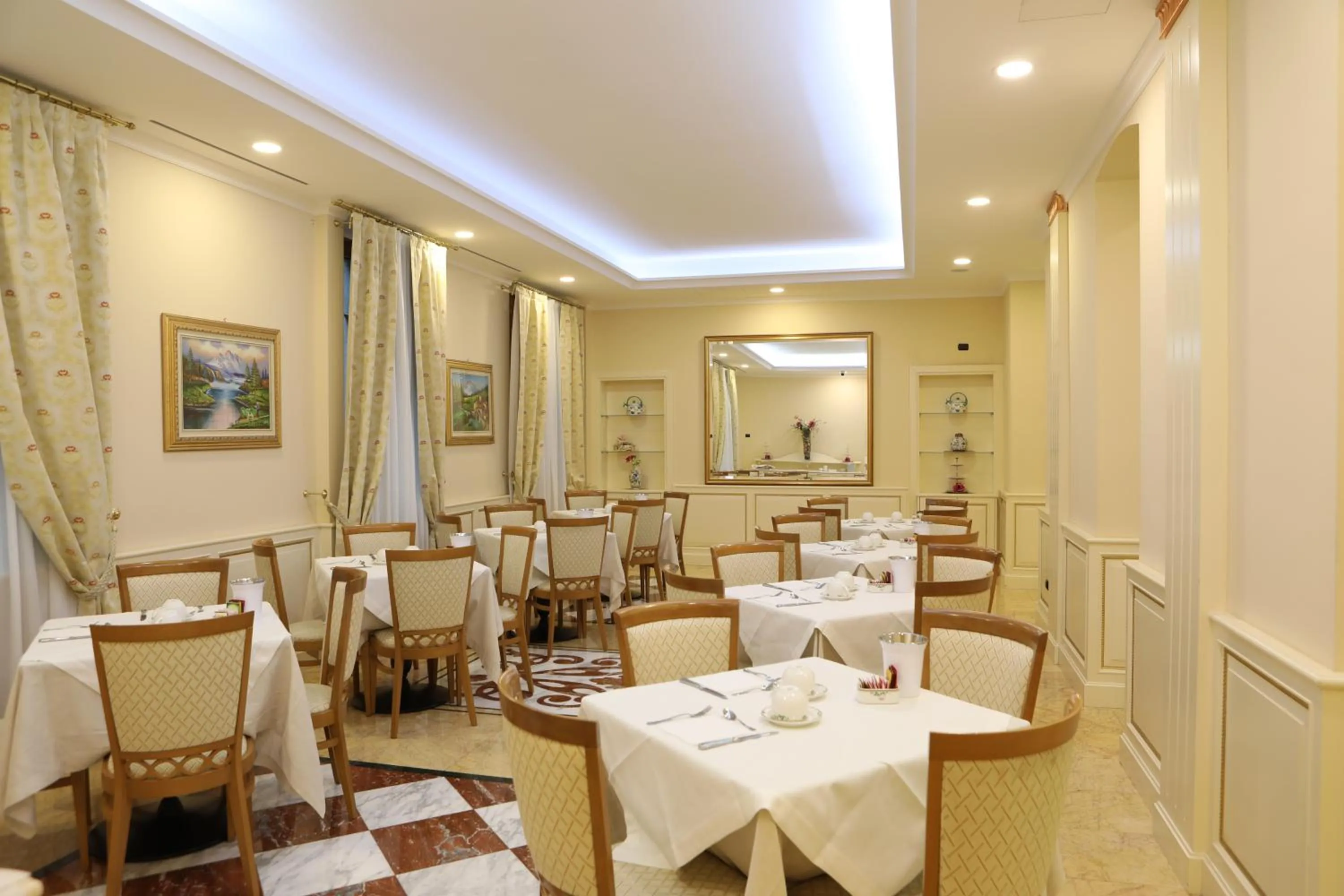 Restaurant/places to eat in Andreola Central Hotel