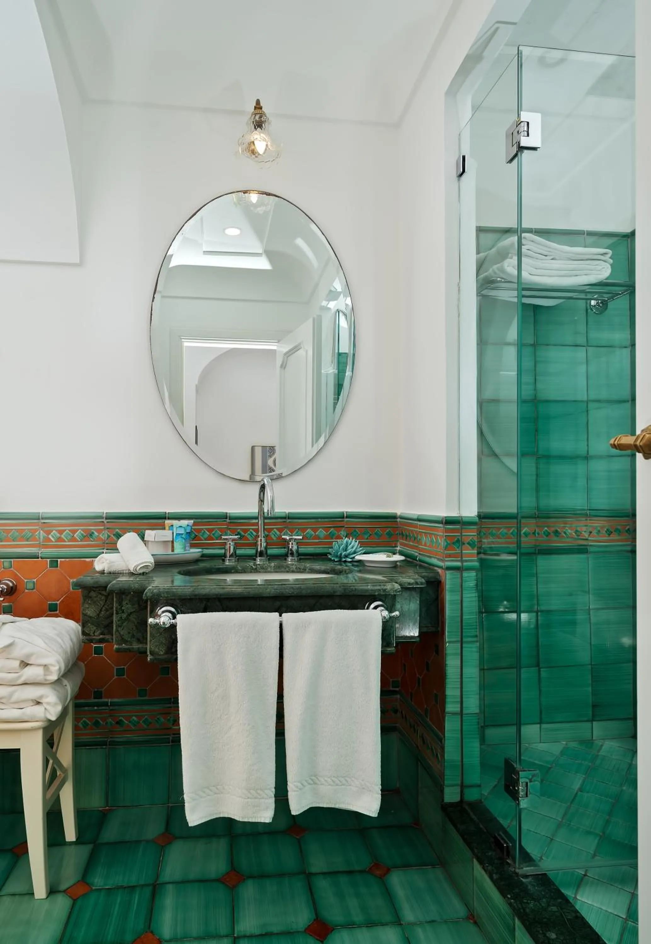 Bathroom in Hotel Punta Regina