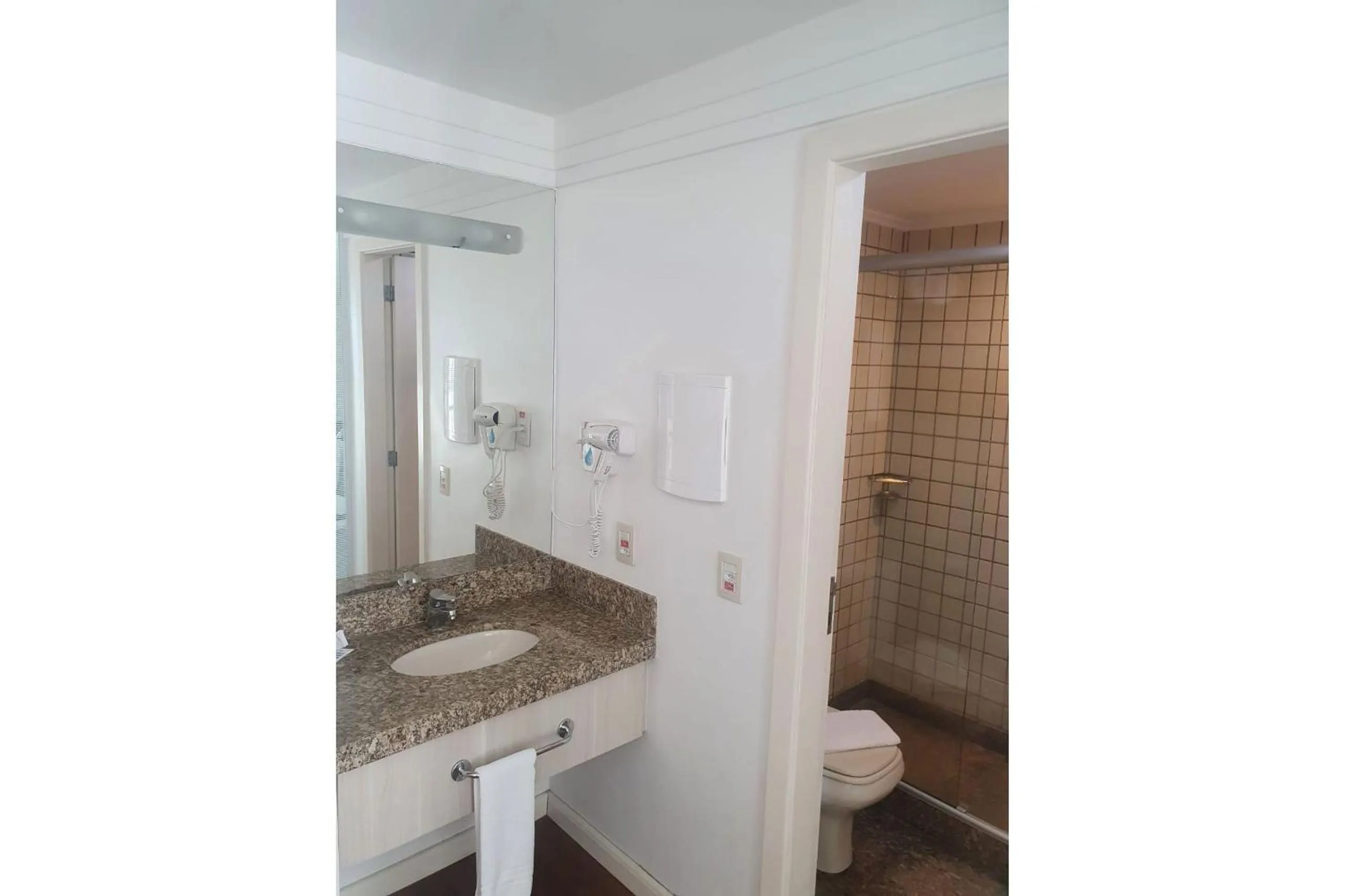 Toilet in Hotel Mercure Flat Particular