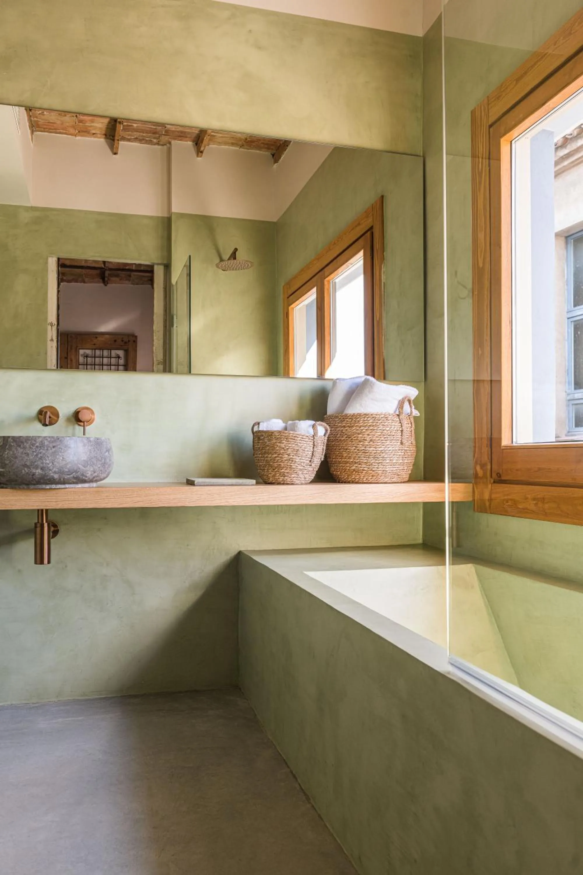 Shower in LaComuna City Oasis