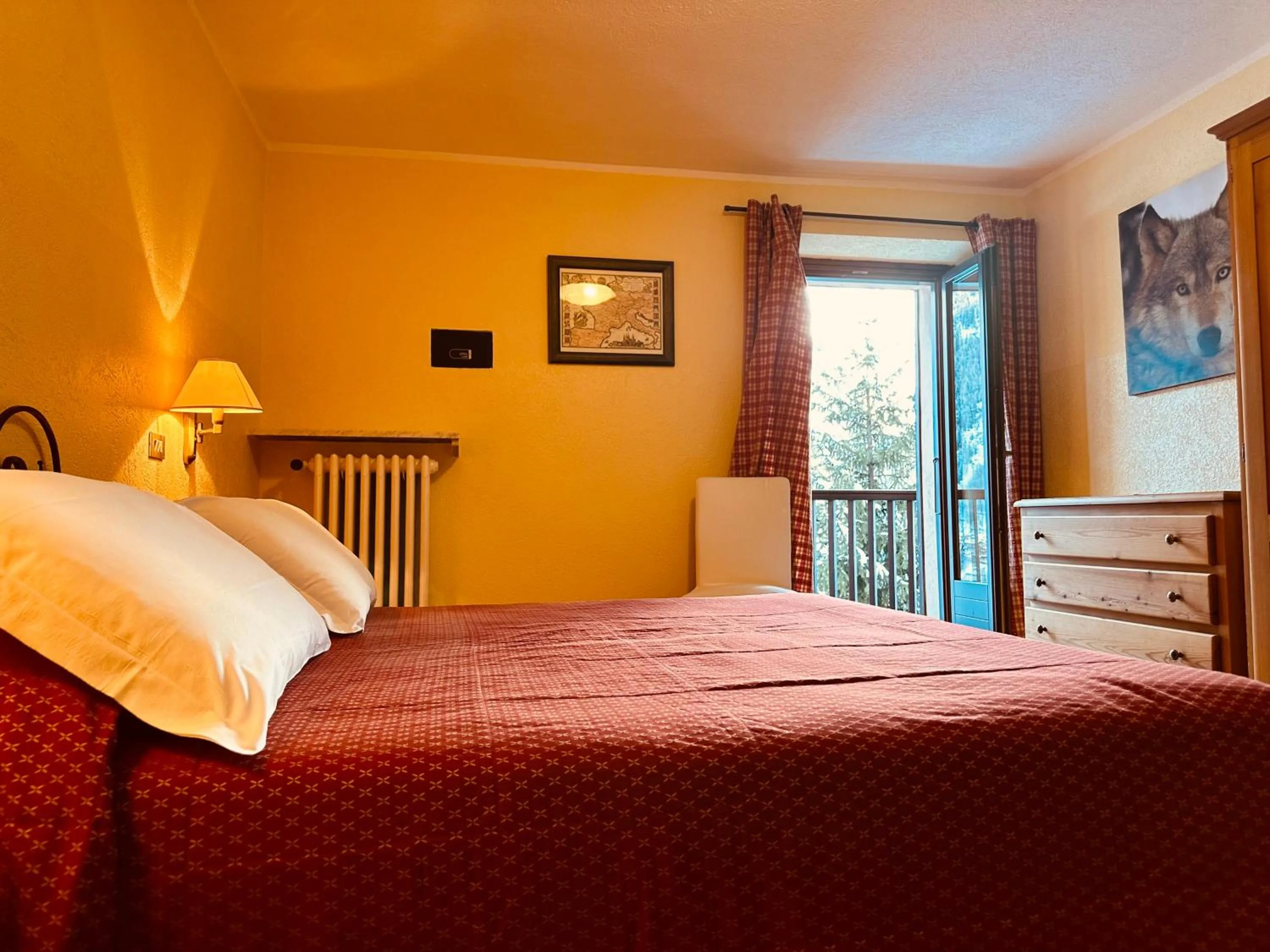 Bedroom, Bed in Centrale