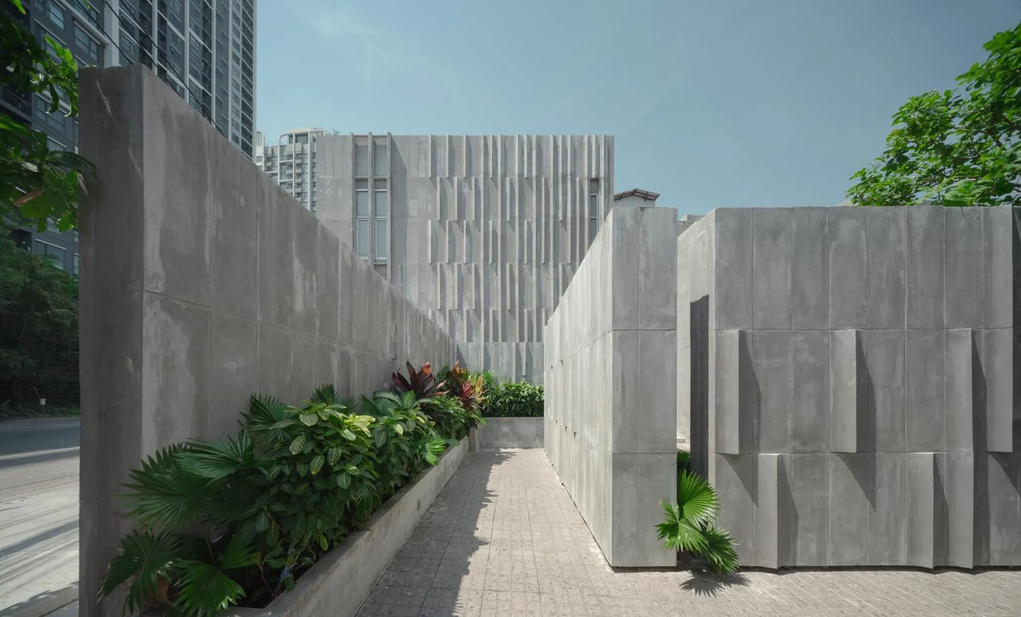 Property building in Nidhra Boutique Hotel Bangkok Sukhumvit