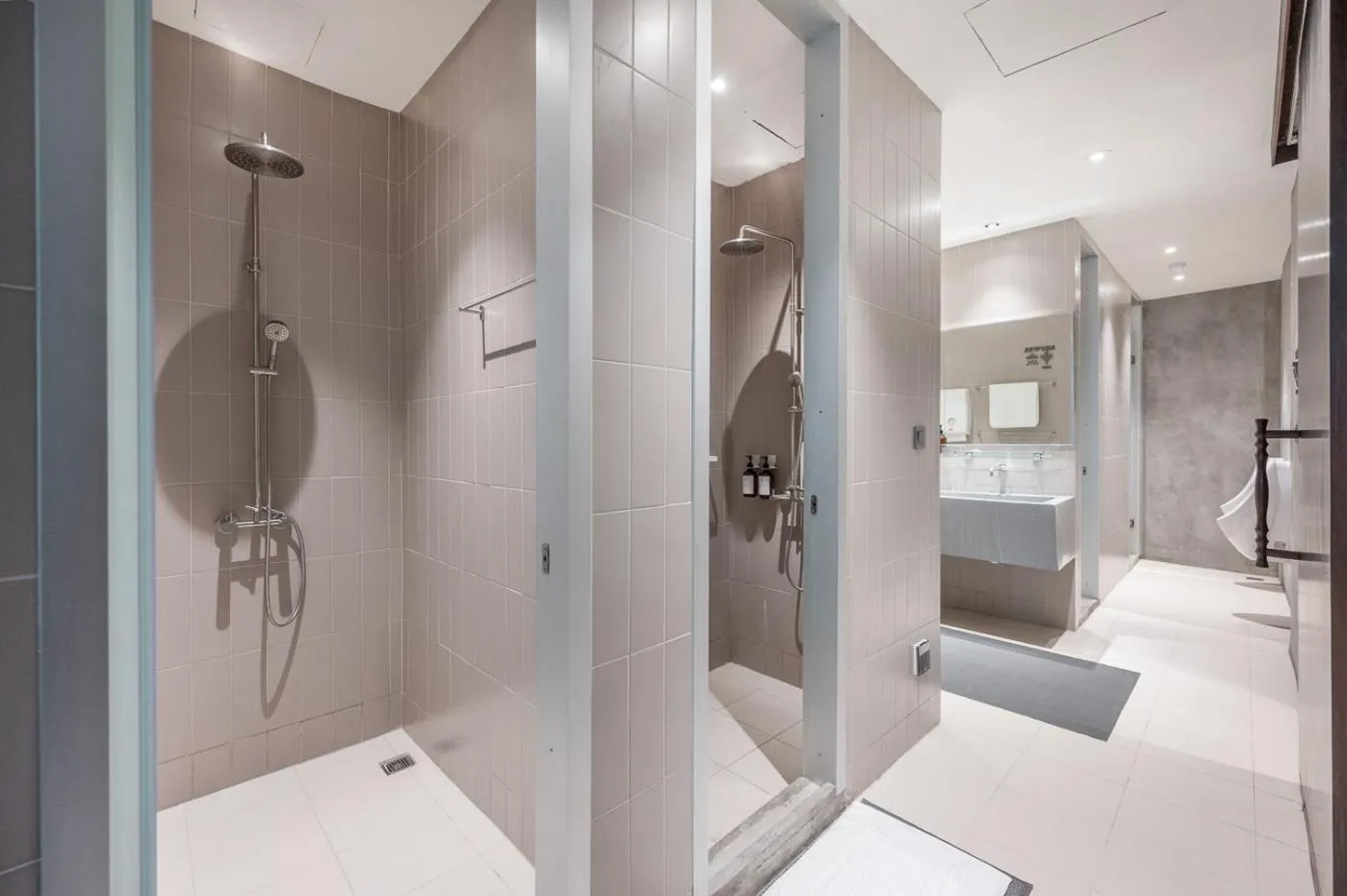 Shower in Nidhra Boutique Hotel Bangkok Sukhumvit