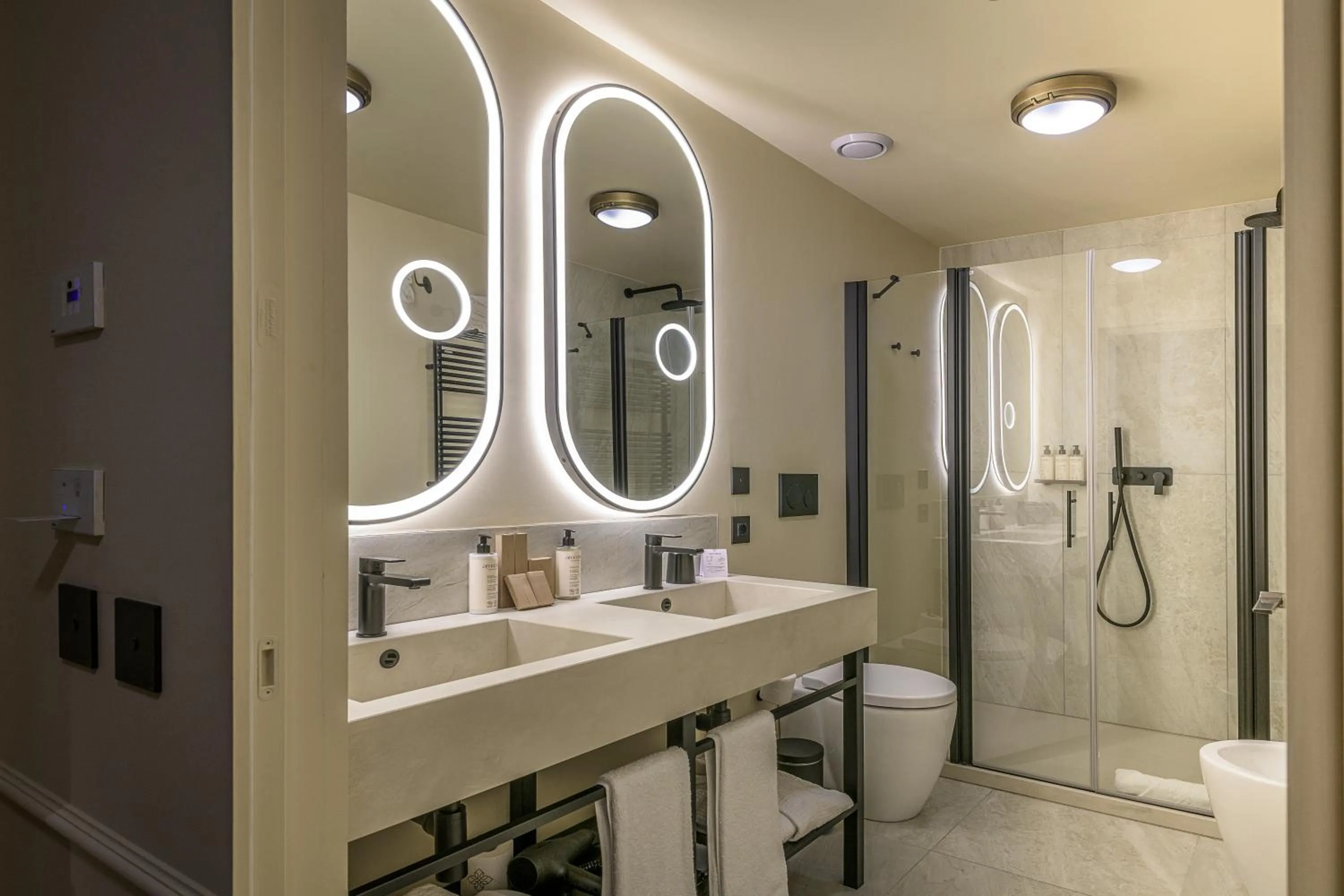 Shower in Palazzo Montebello