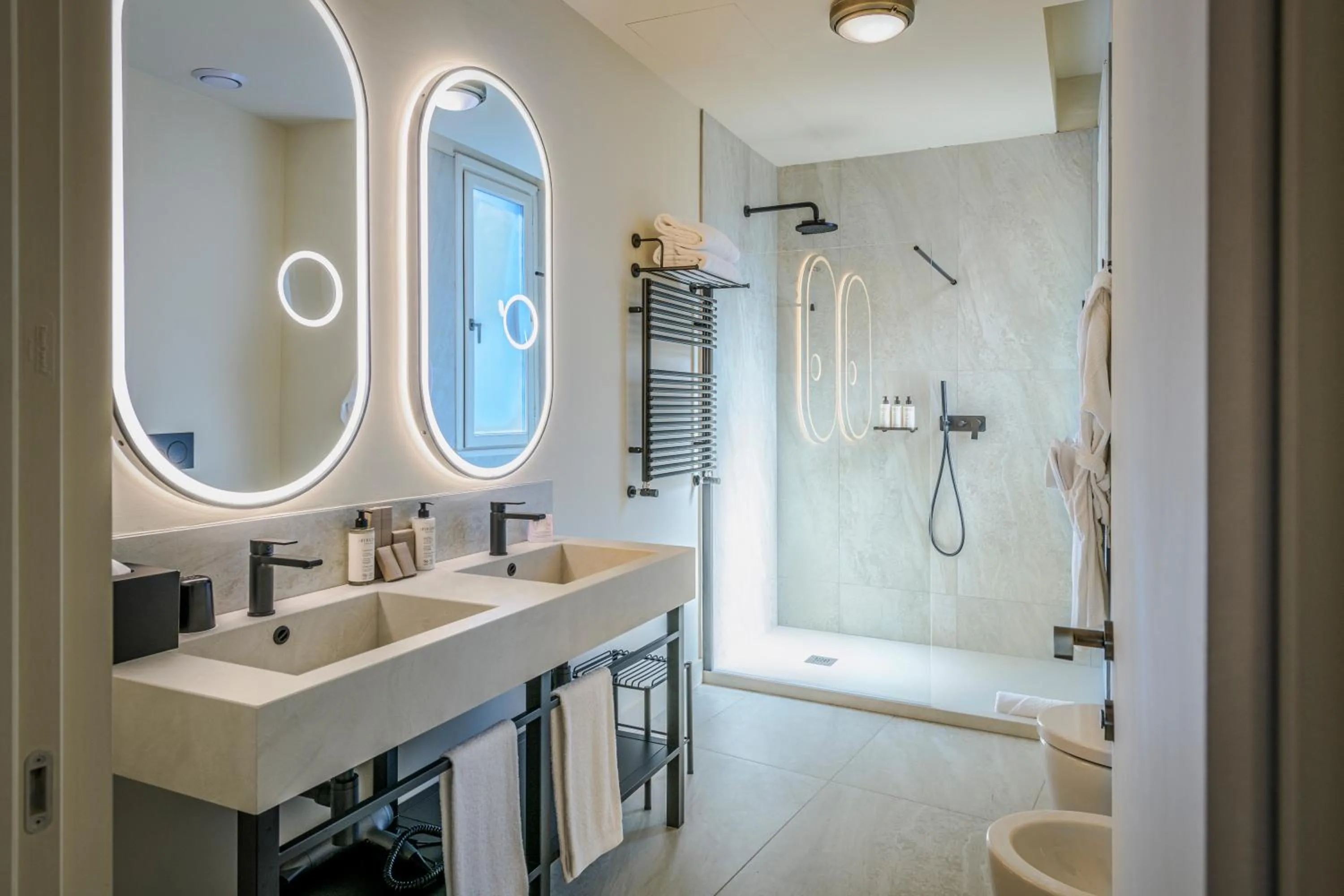 Shower in Palazzo Montebello