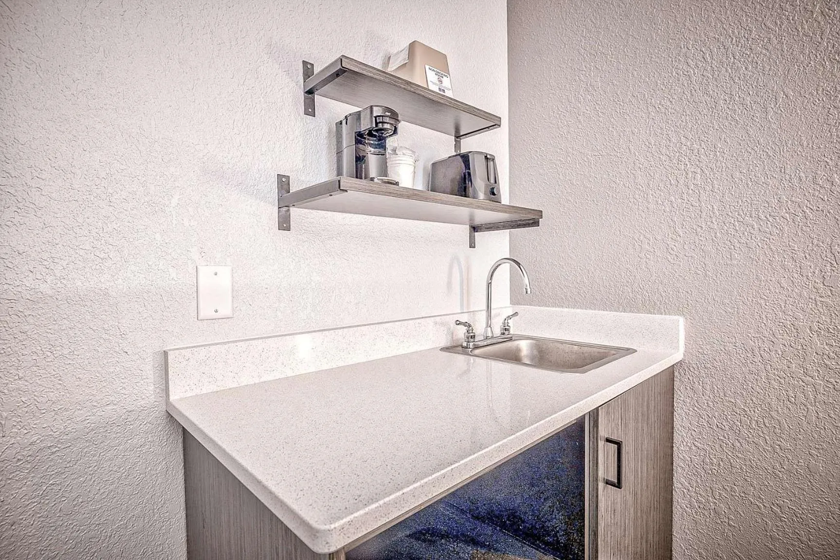 Photo of the whole room in Studio 6 Effingham, IL