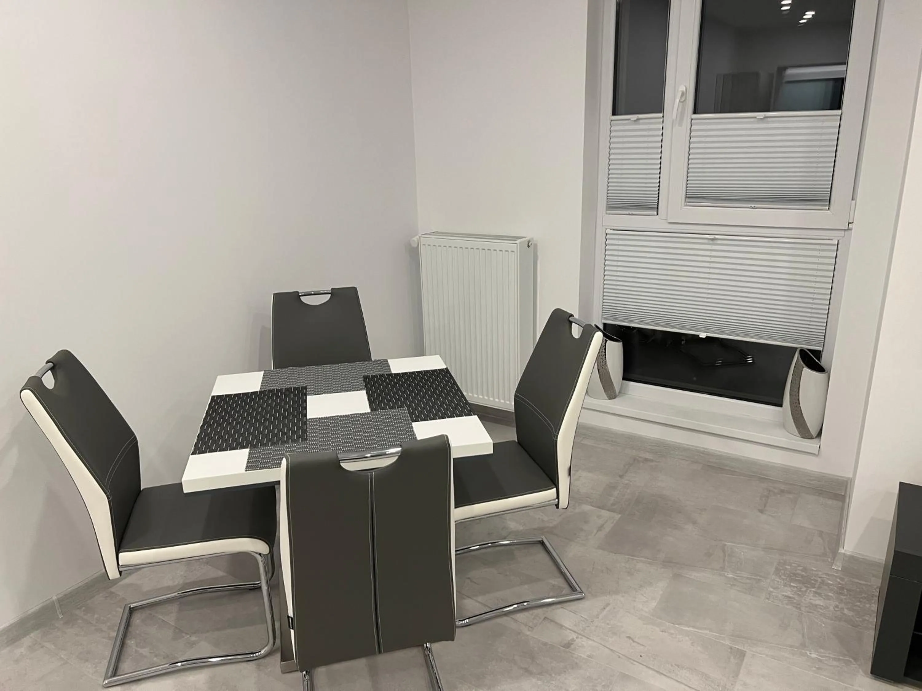 Dining area in Amazing 2-Room Penthouse Cityview W13