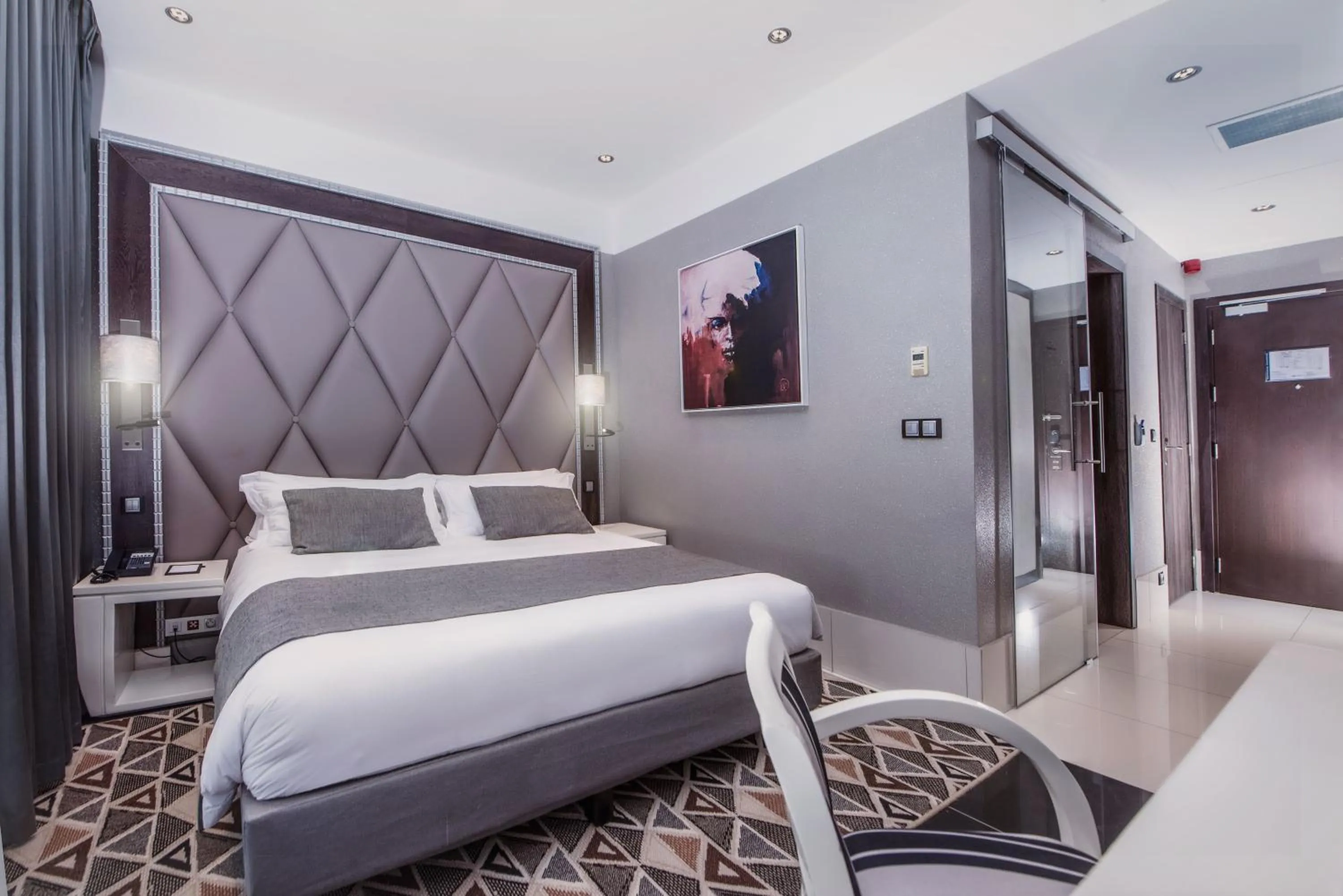 Photo of the whole room in Krystal Palace Douala