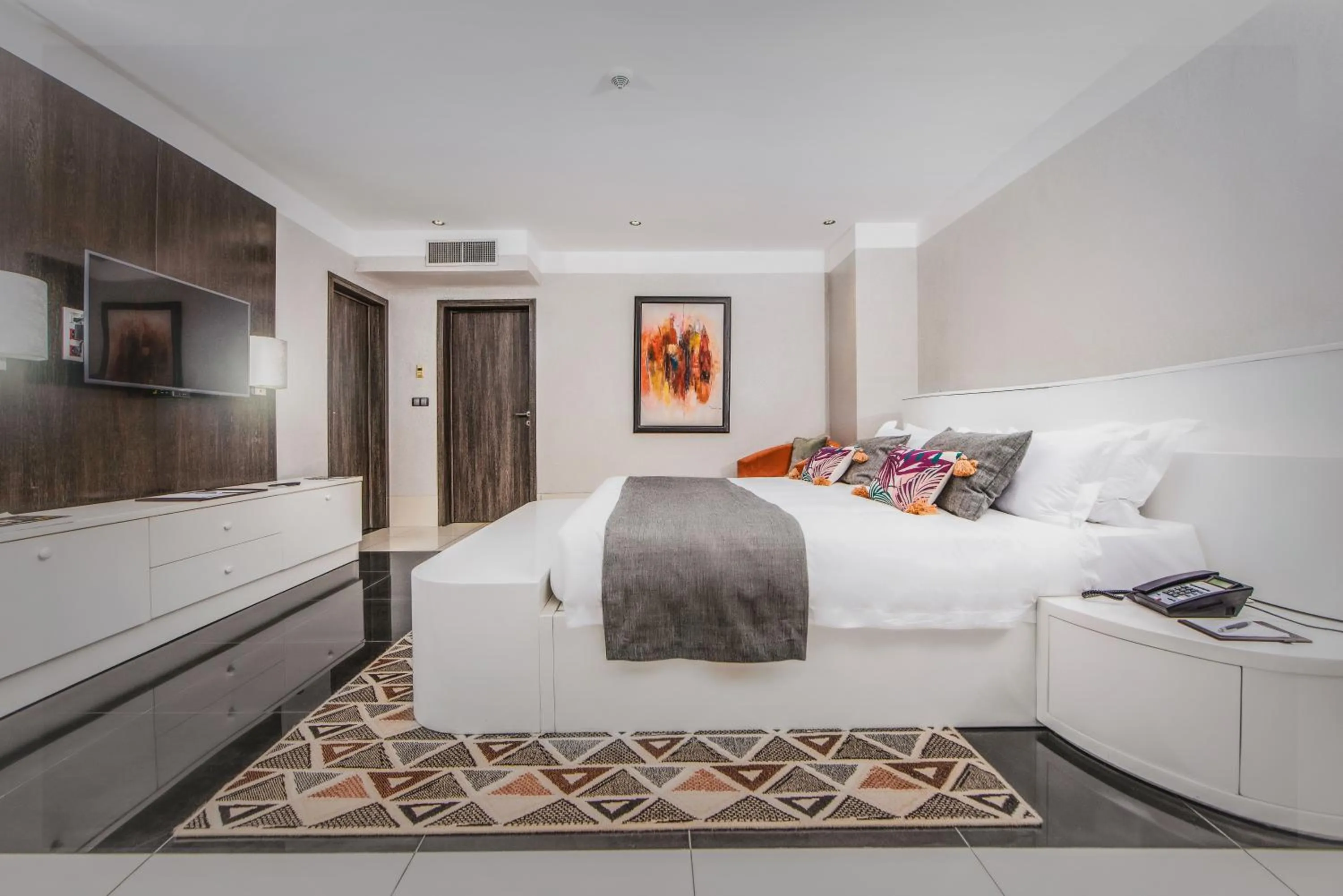 TV and multimedia in Krystal Palace Douala