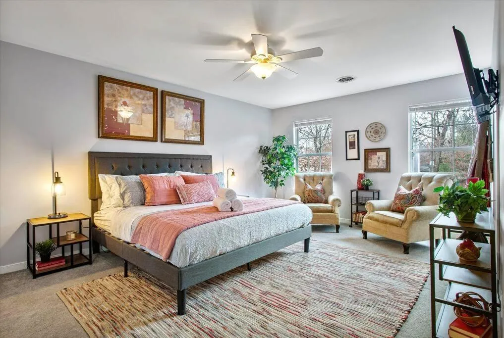 Photo of the whole room, Bed in Charming 3-Bedroom Home in Heart of Ashland