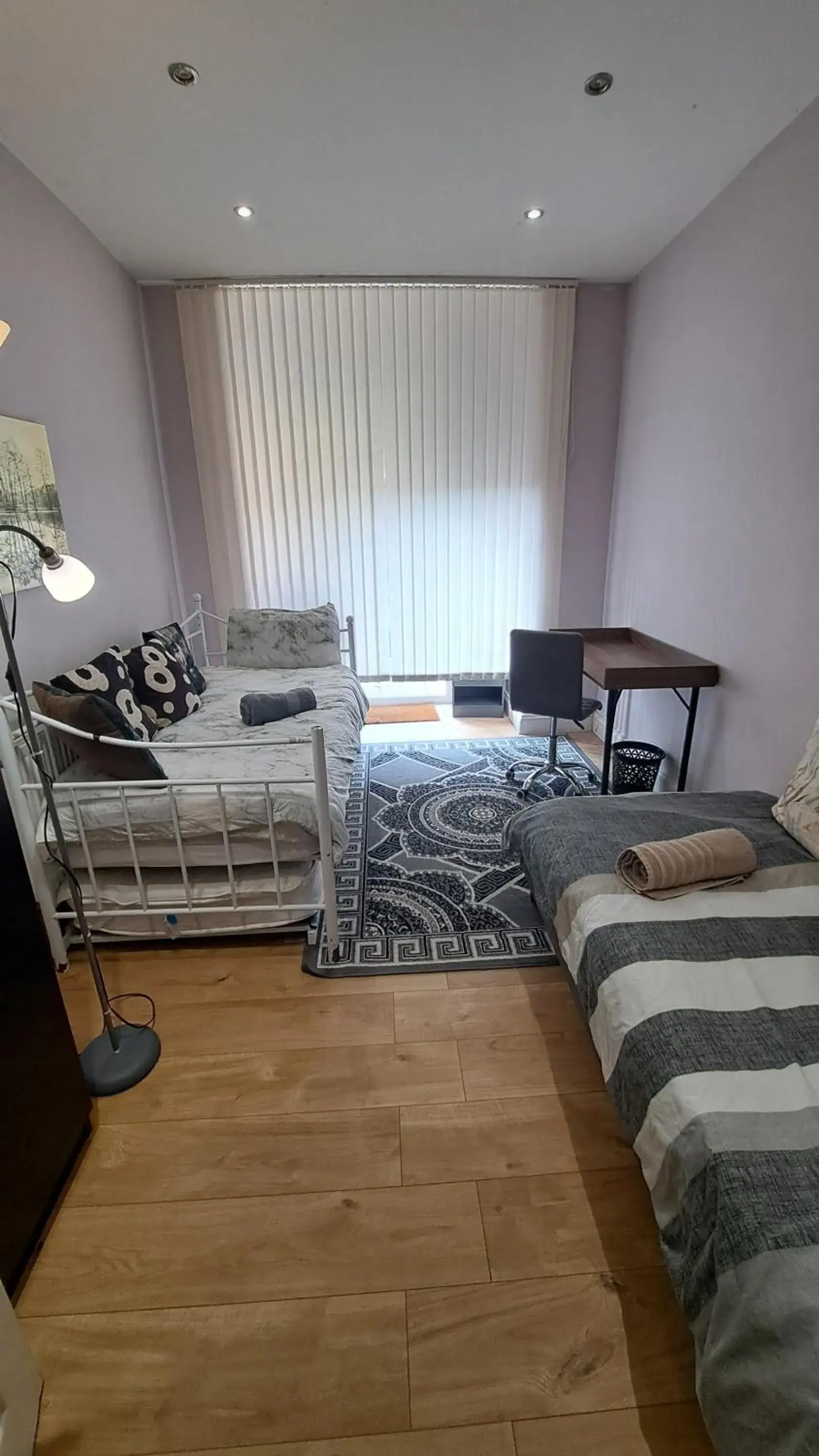 Deluxe Twin Room in Comfy Fenia Stay Deluxe Twin Room in Comfy Fenia Stay