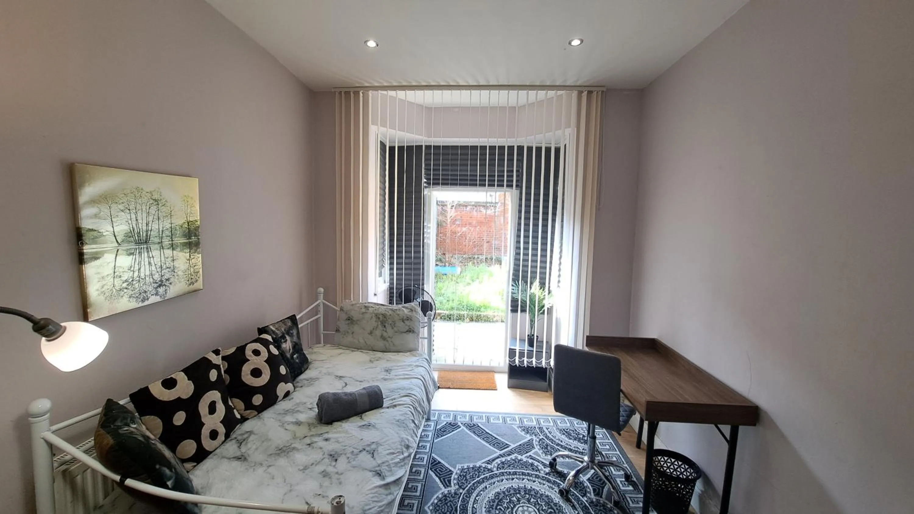 Bed in Comfy Fenia Stay