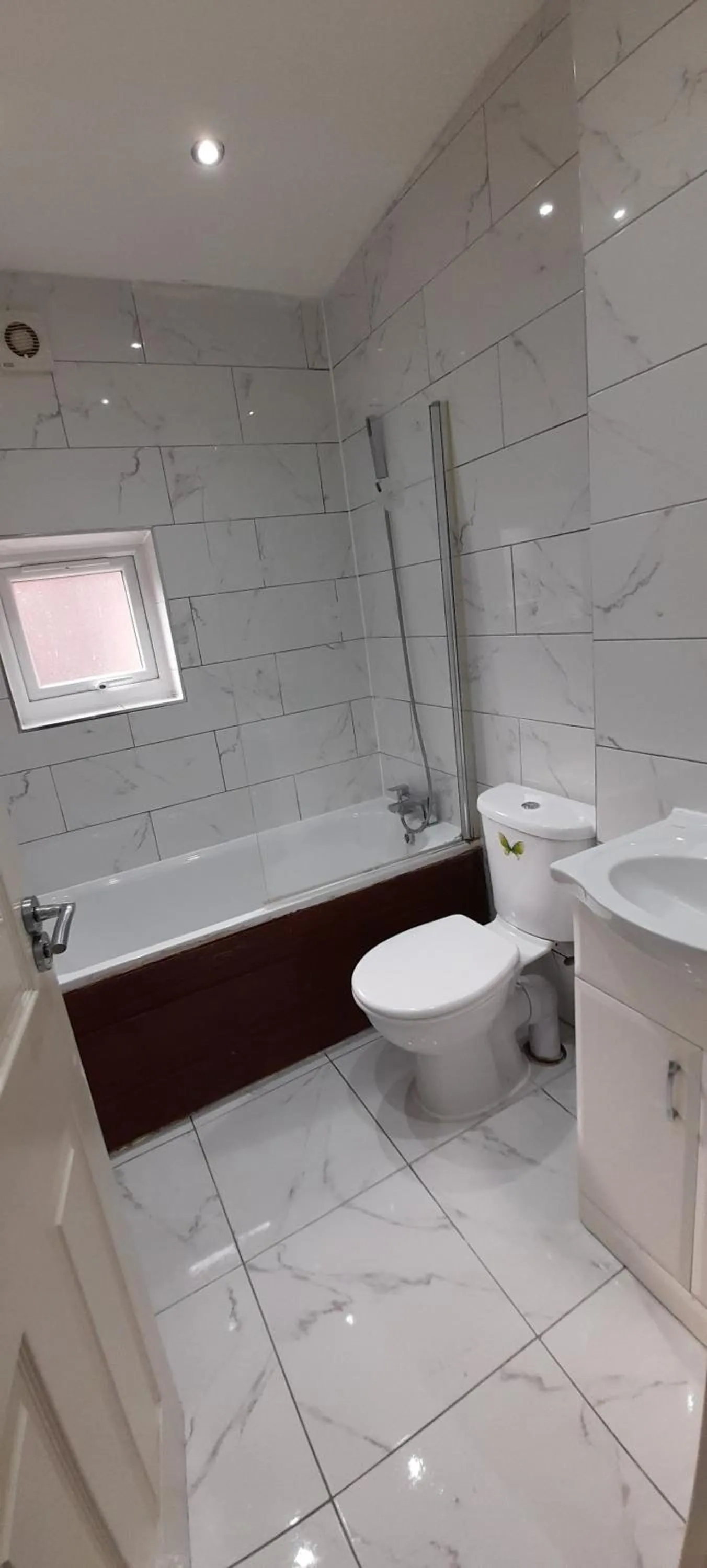 Bathroom in Comfy Fenia Stay