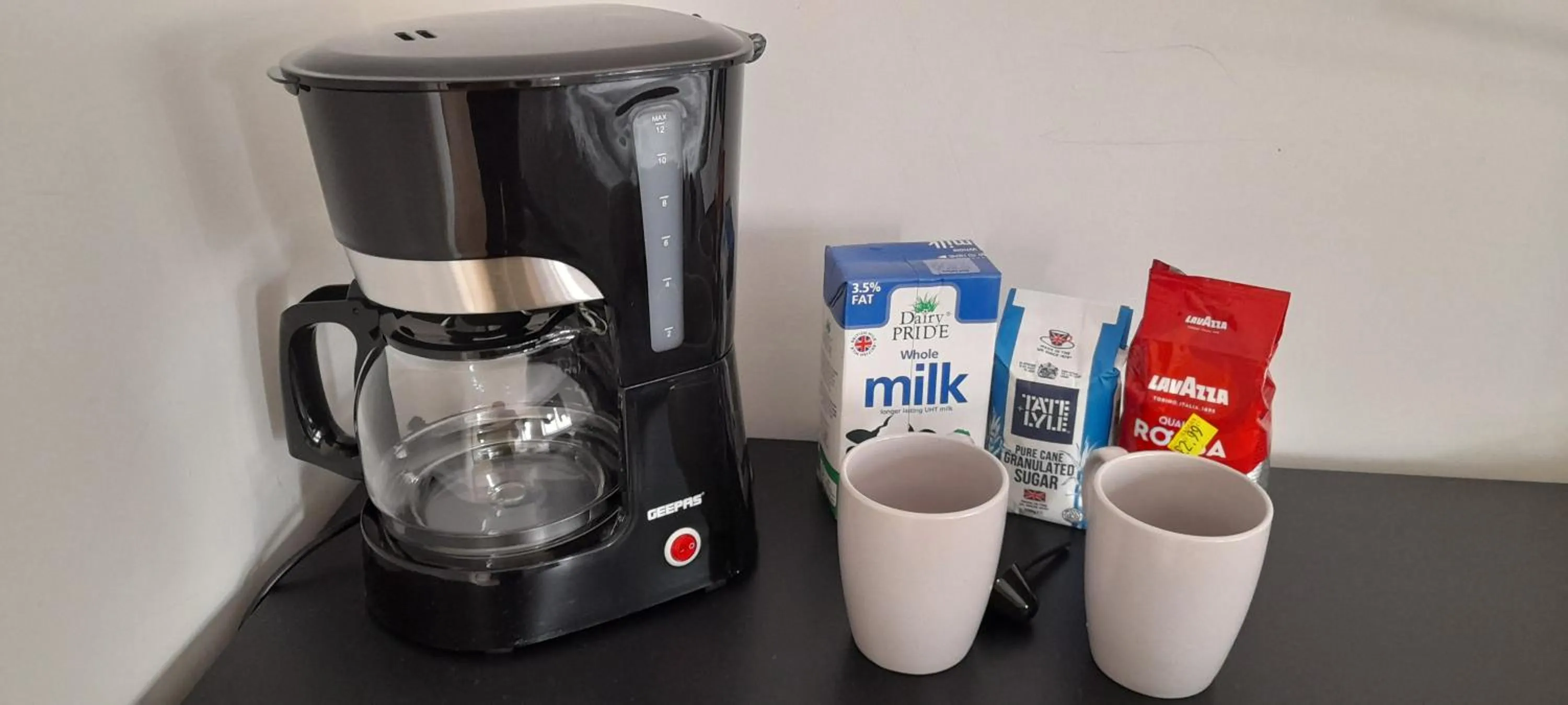 Coffee/tea facilities in Comfy Fenia Stay