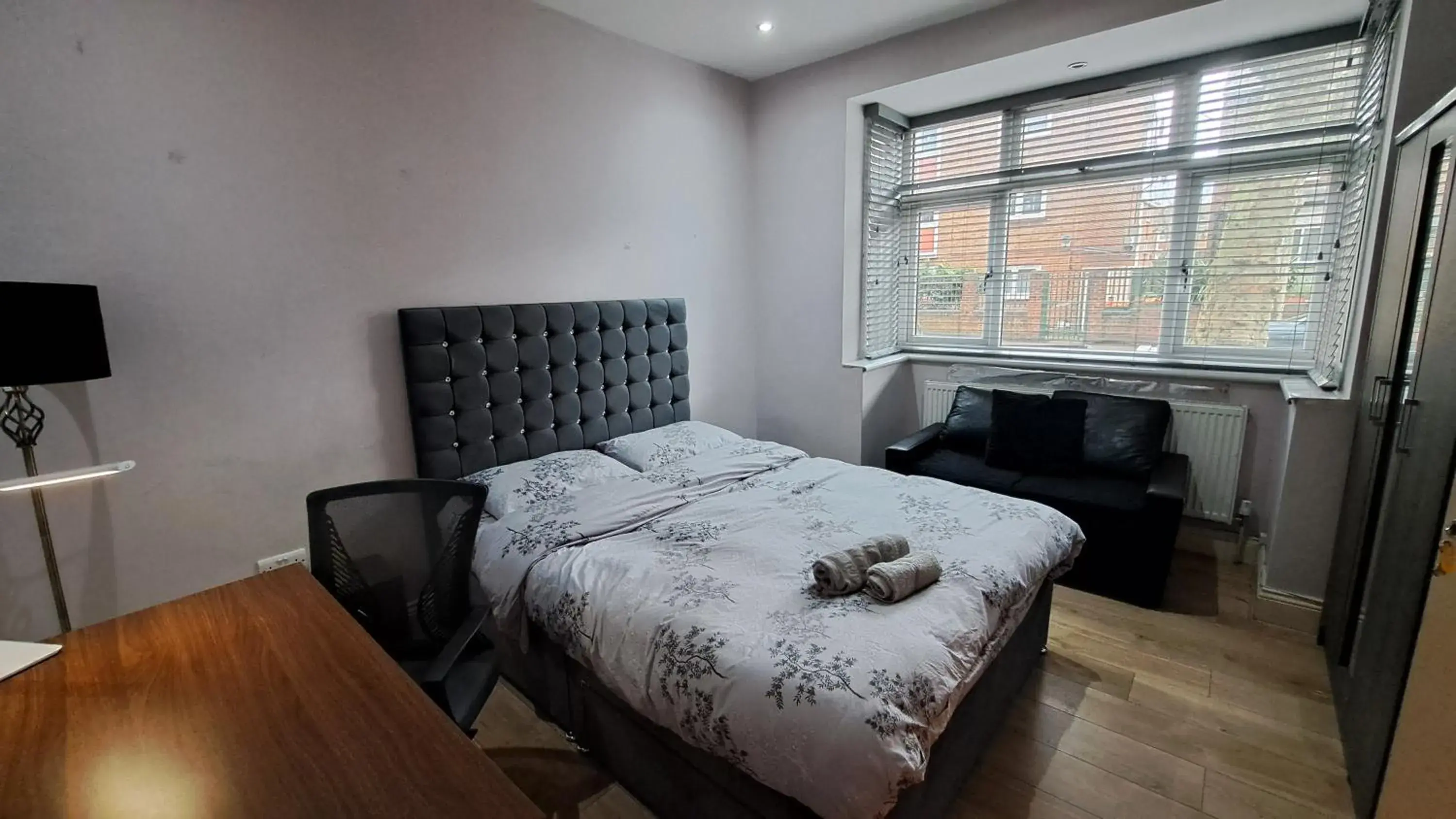 Deluxe Apartment in Comfy Fenia Stay Deluxe Apartment in Comfy Fenia Stay