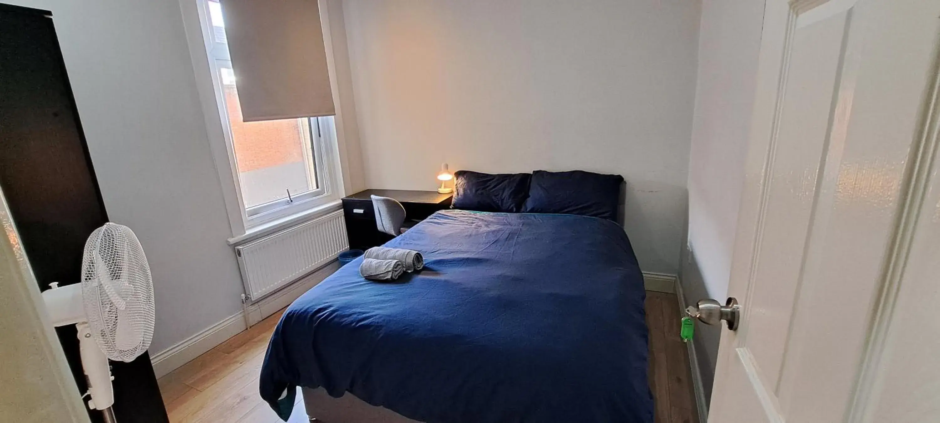 Small Double Room in Comfy Fenia Stay Small Double Room in Comfy Fenia Stay